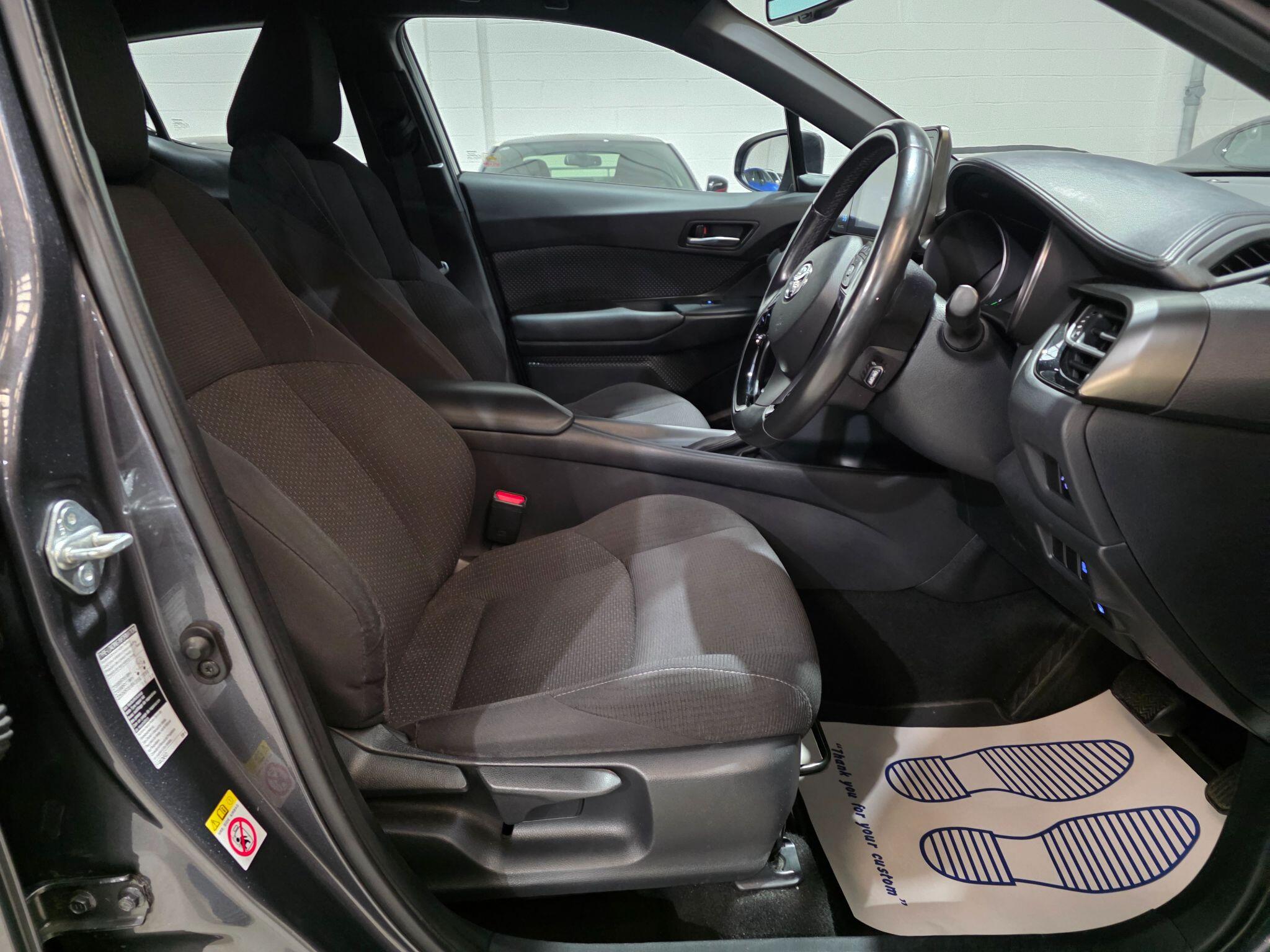 Toyota C-HR view 6