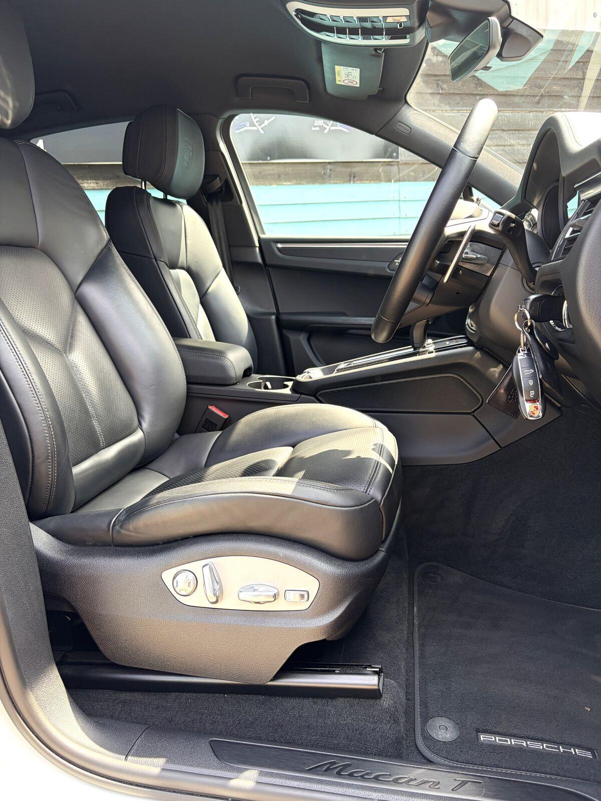 Porsche Macan view 6