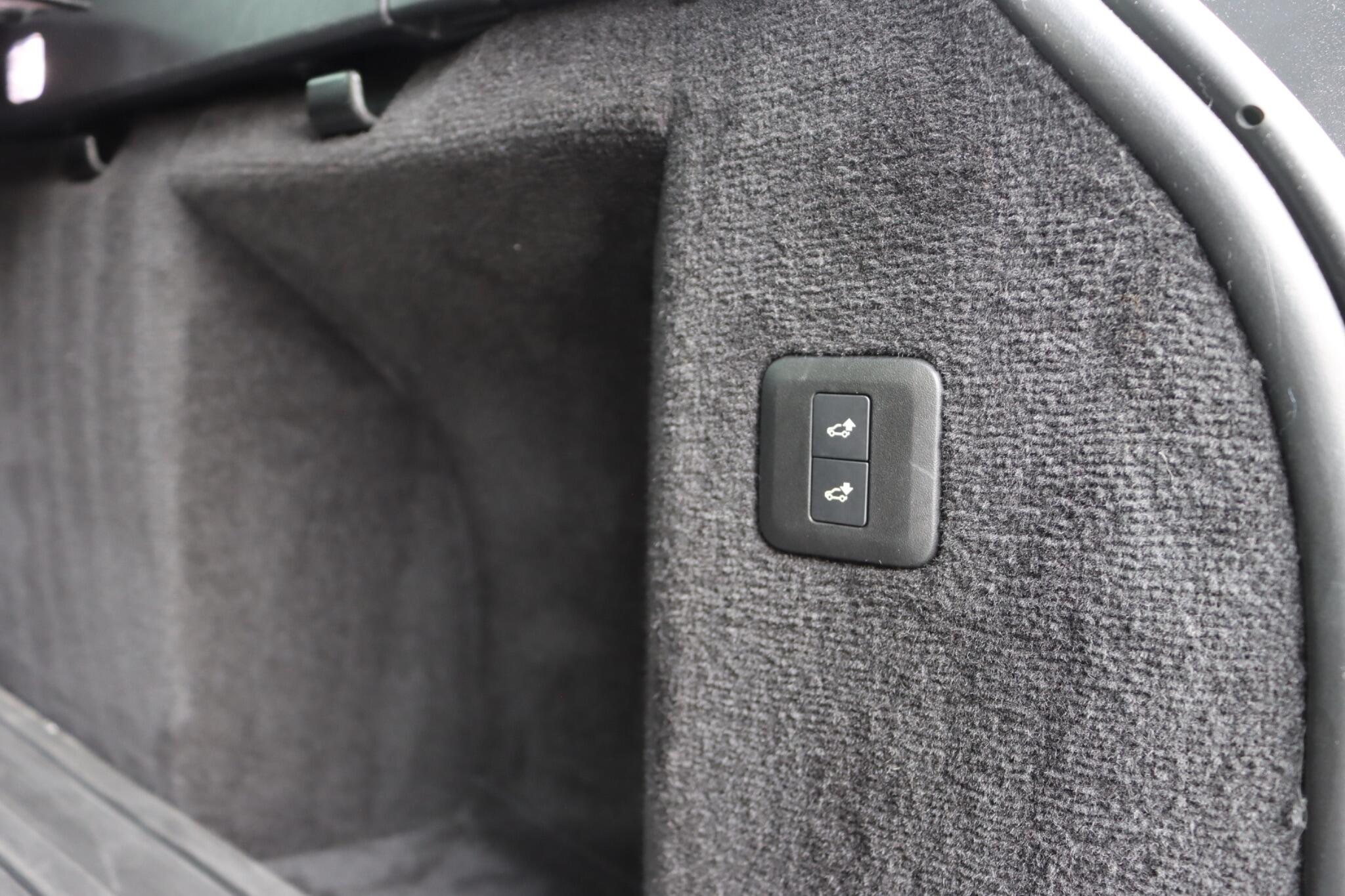Land Rover Range Rover Sport view 32