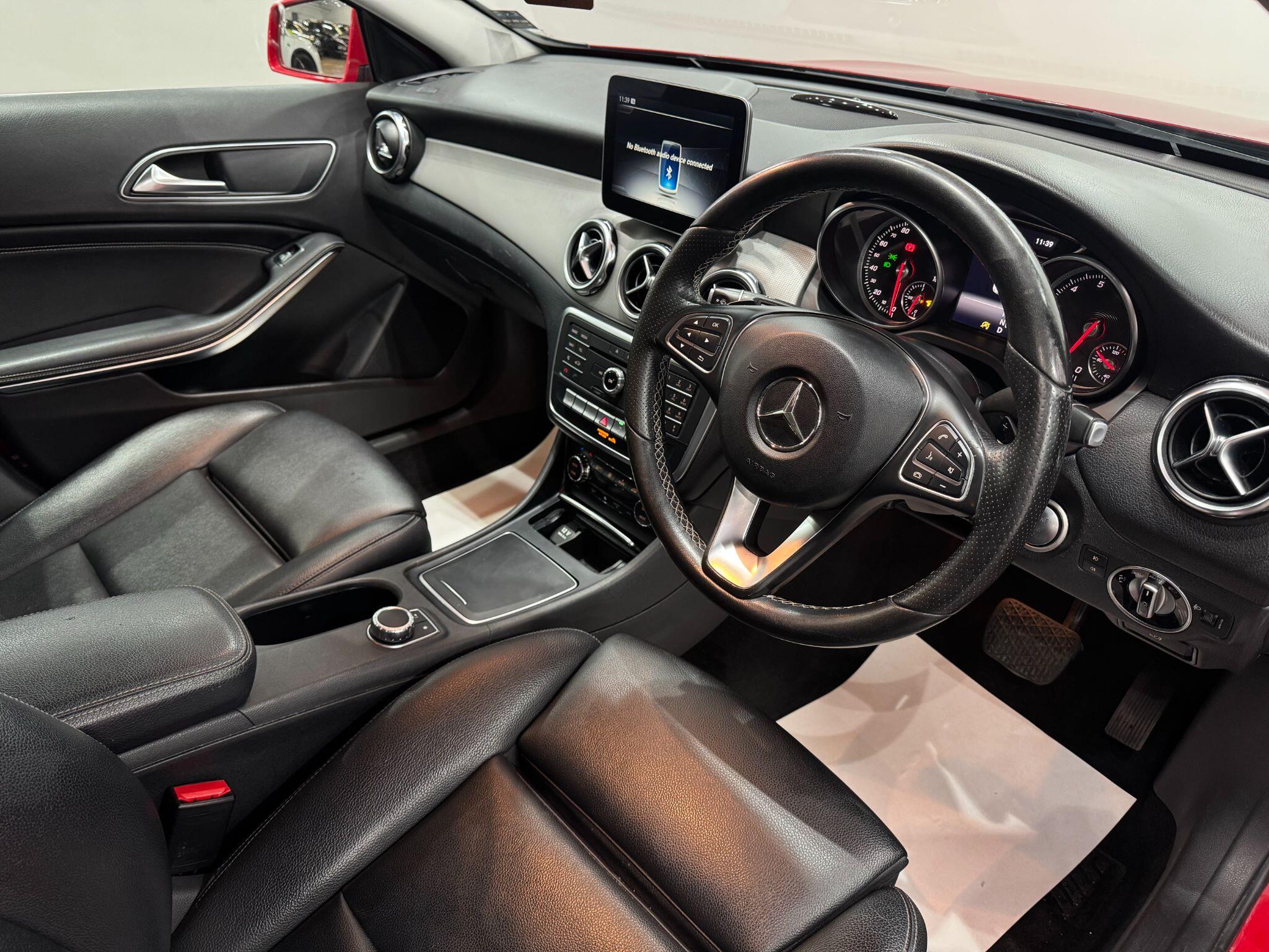 Mercedes-Benz GLA view 30