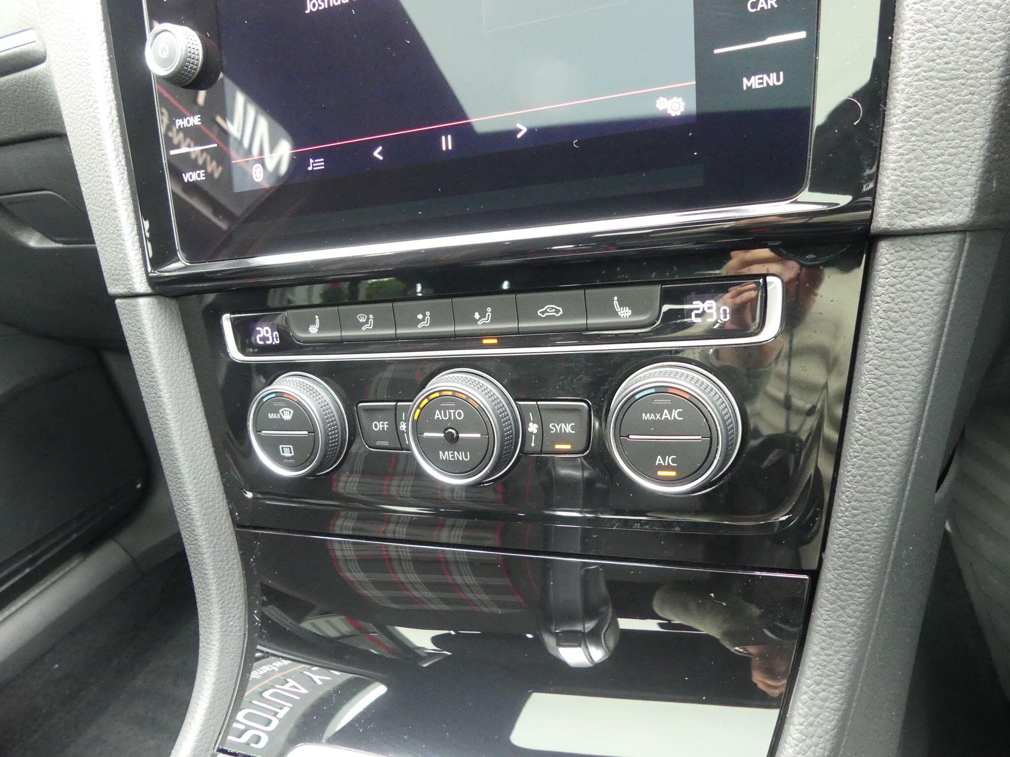 Volkswagen Golf view 17
