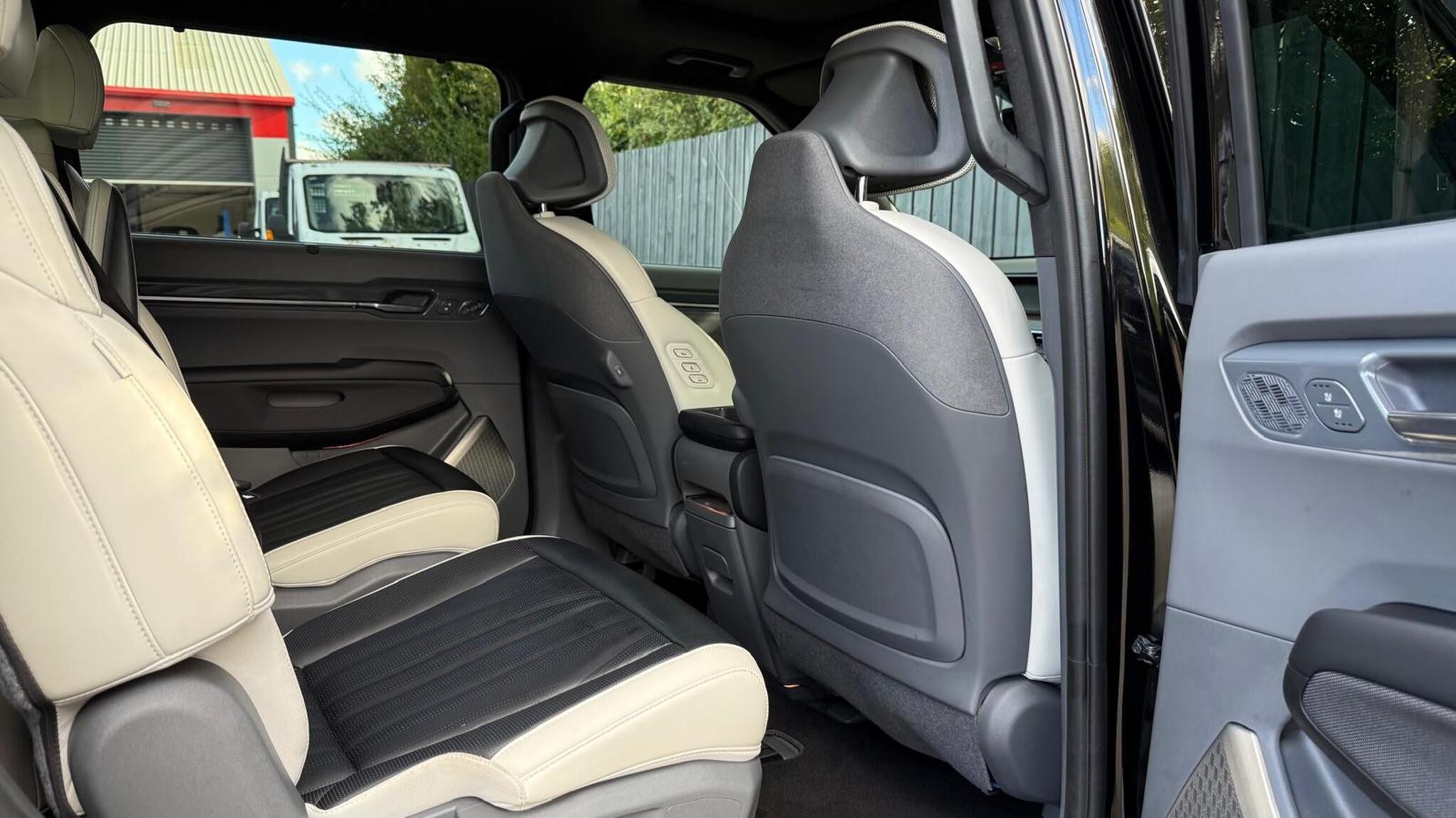 Kia EV9 view 26