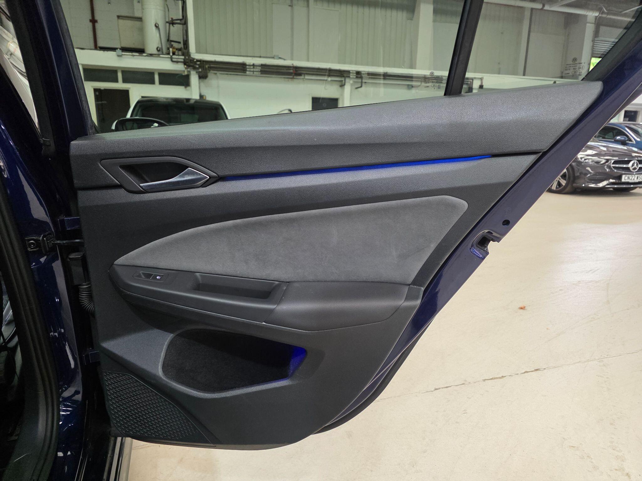 Volkswagen Golf view 19
