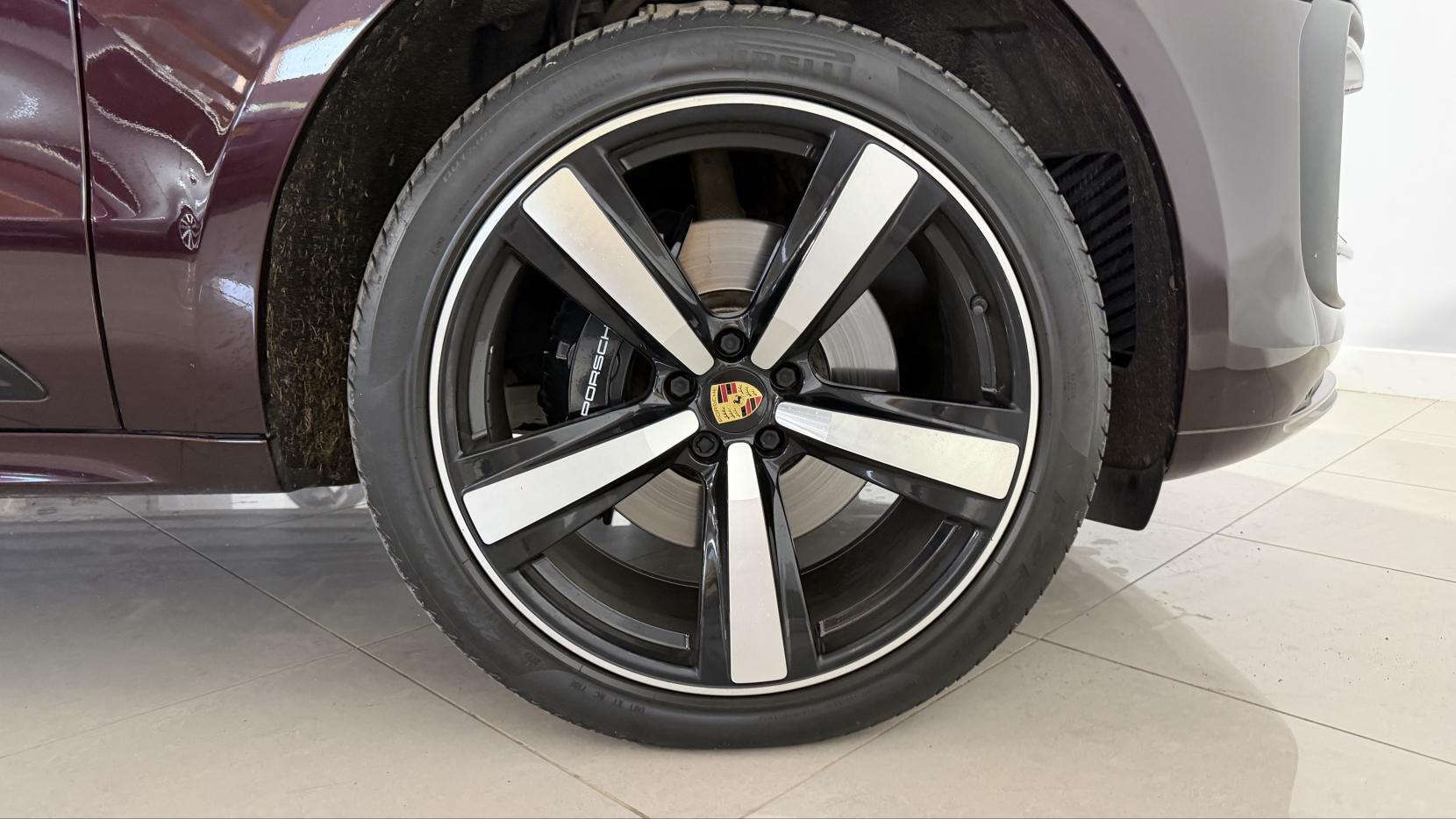 Porsche Macan view 32