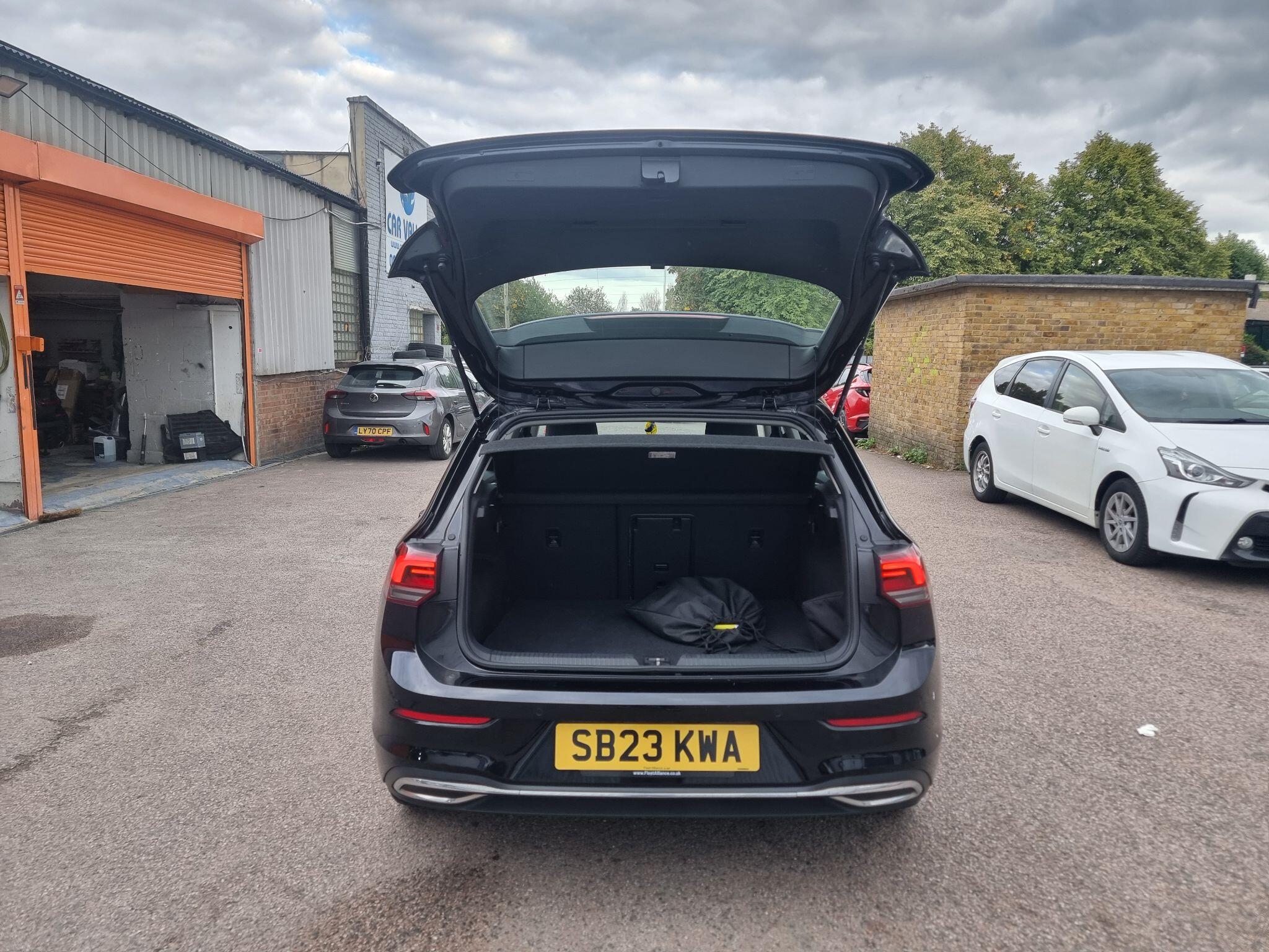 Volkswagen Golf view 13
