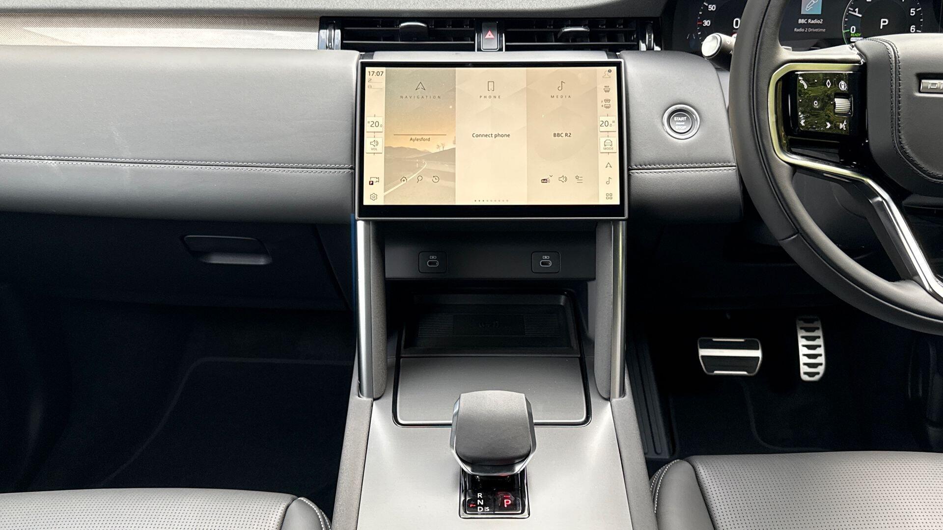 Land Rover Discovery Sport view 15