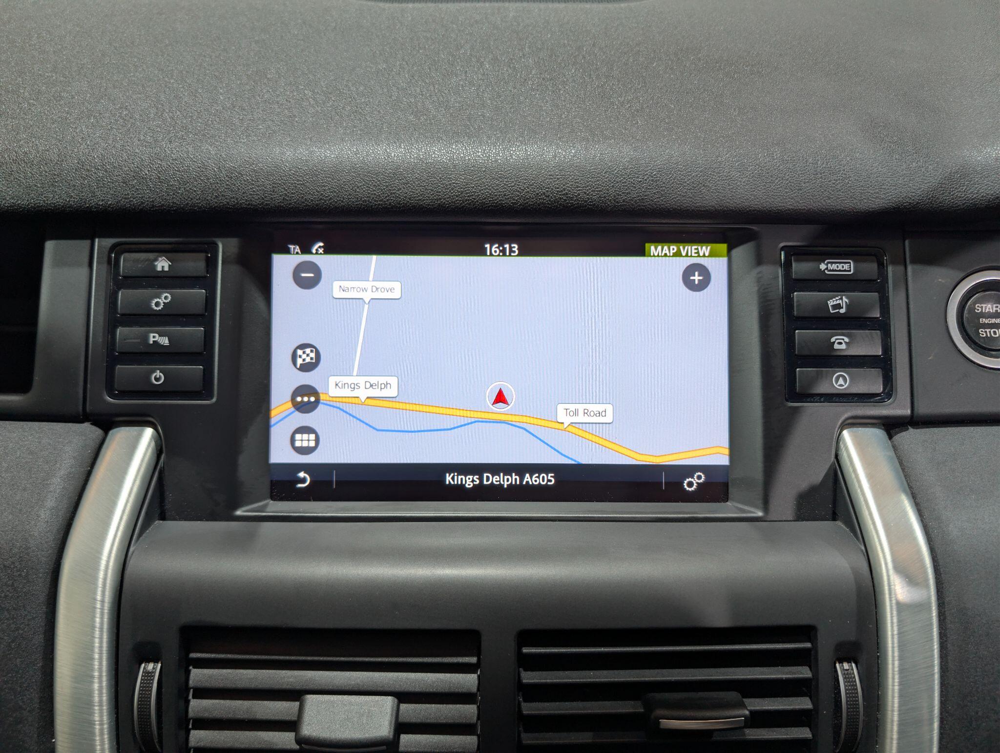 Land Rover Discovery Sport view 5