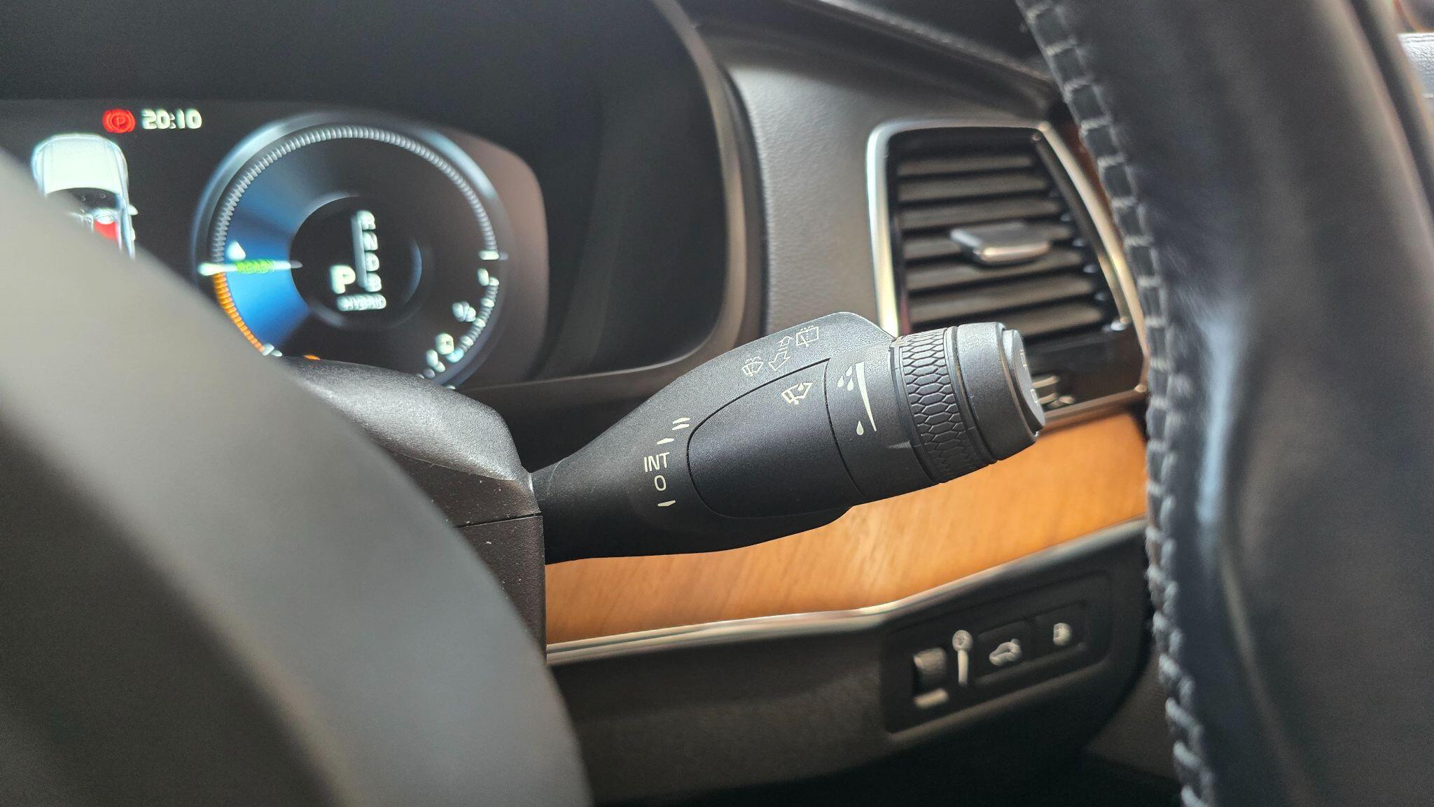 Volvo XC90 view 8