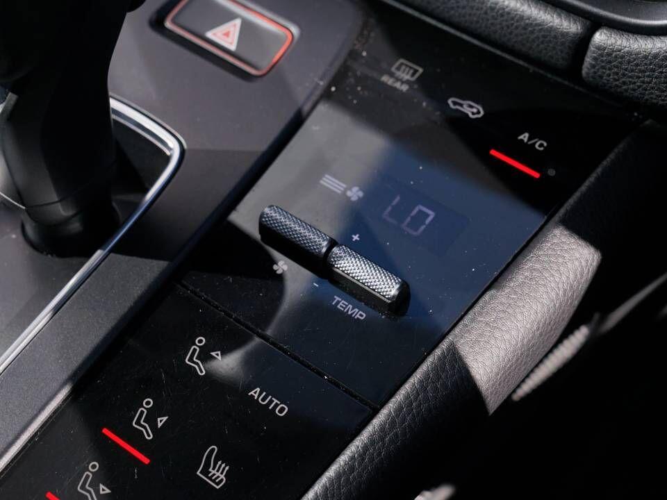 Porsche Macan view 19