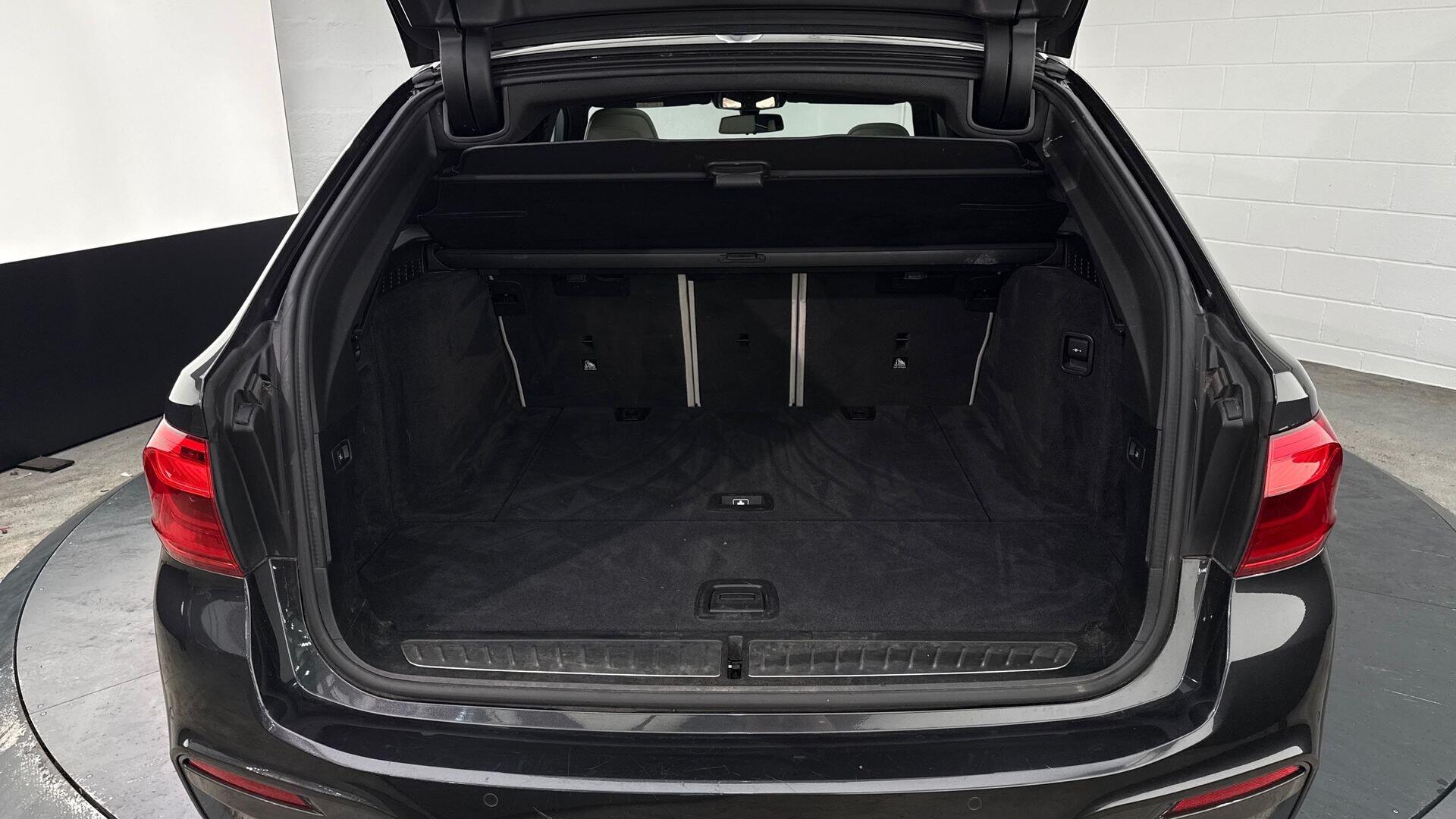 BMW 5 Series view 13