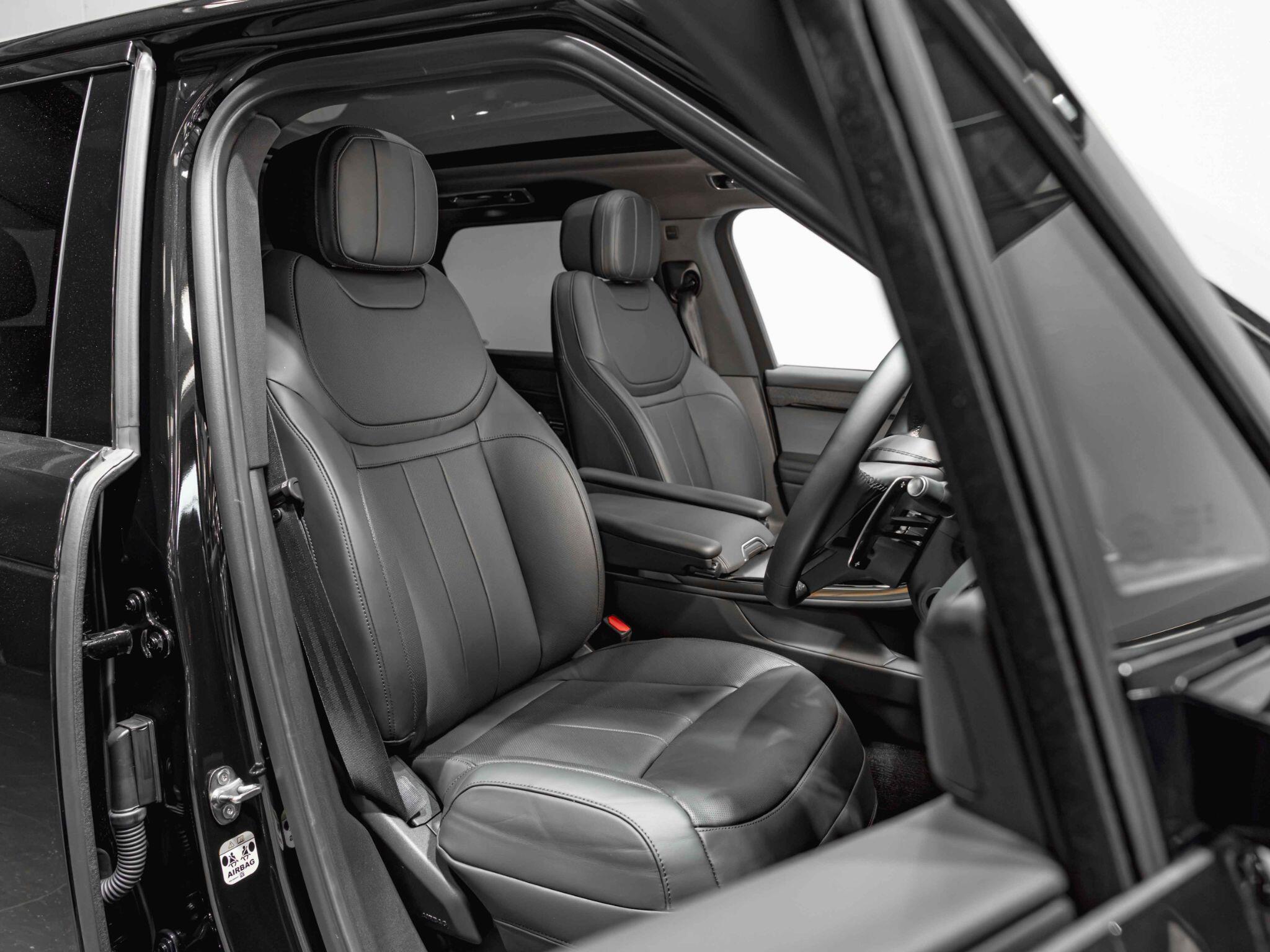 Land Rover Range Rover Sport view 2