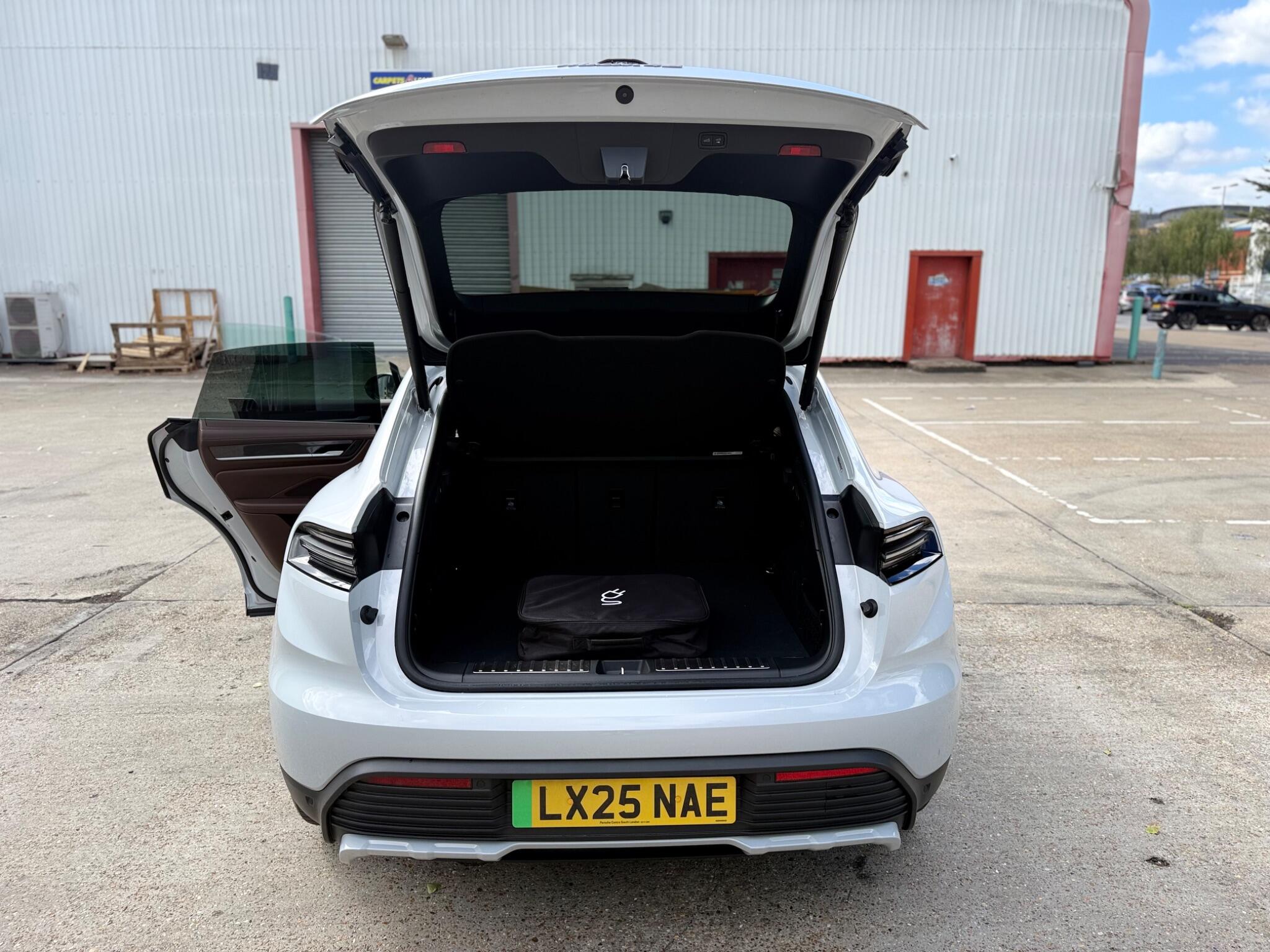 Porsche Macan view 46