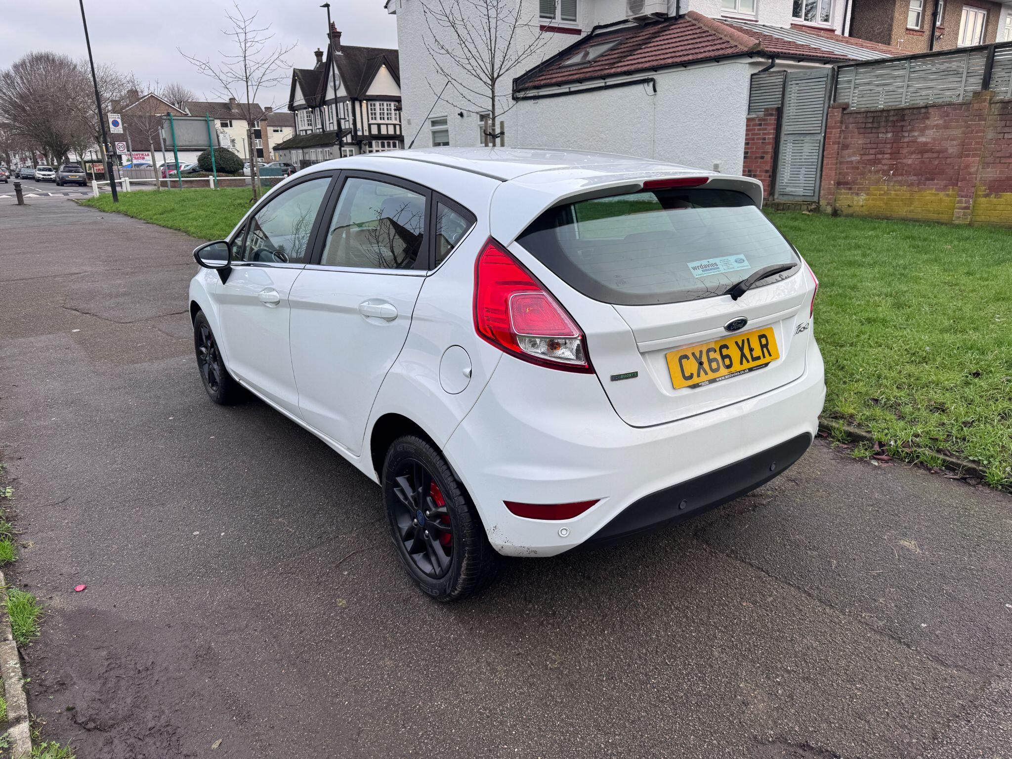 2016 Ford Fiesta image 15