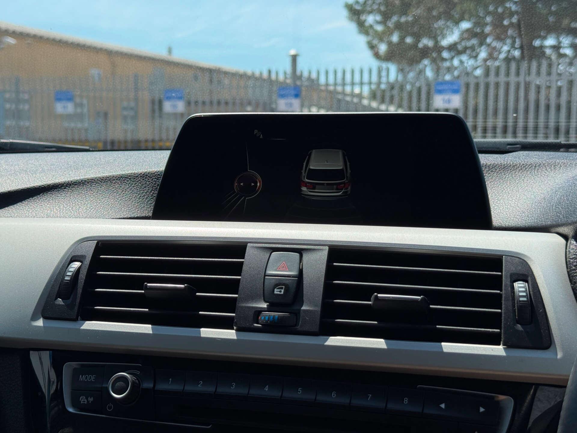 BMW 3 Series view 14