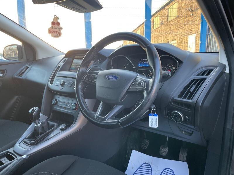 2015 Ford Focus image 13