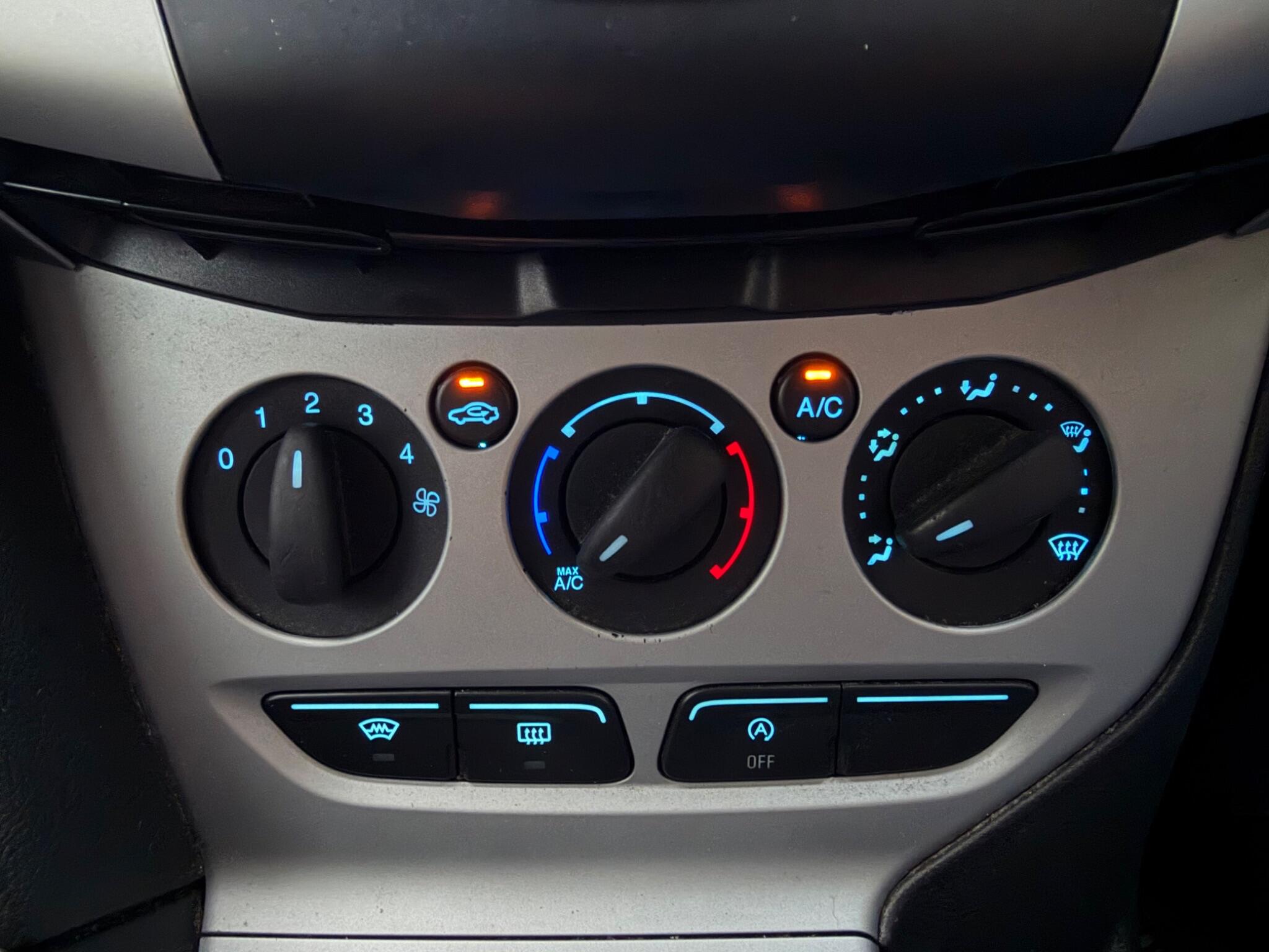 Ford Focus view 24