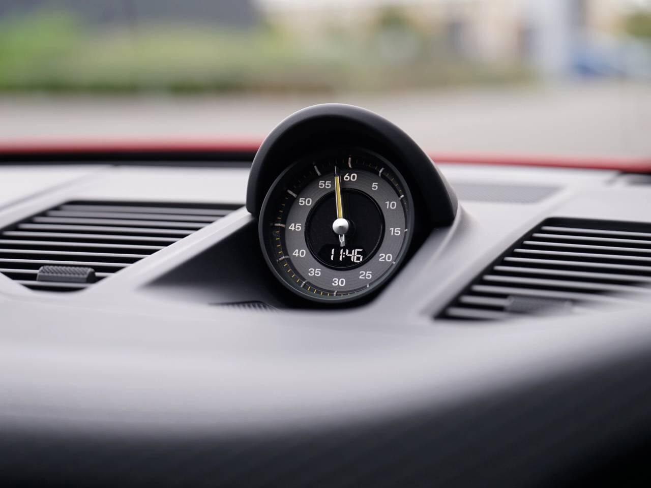 Porsche 911 view 5