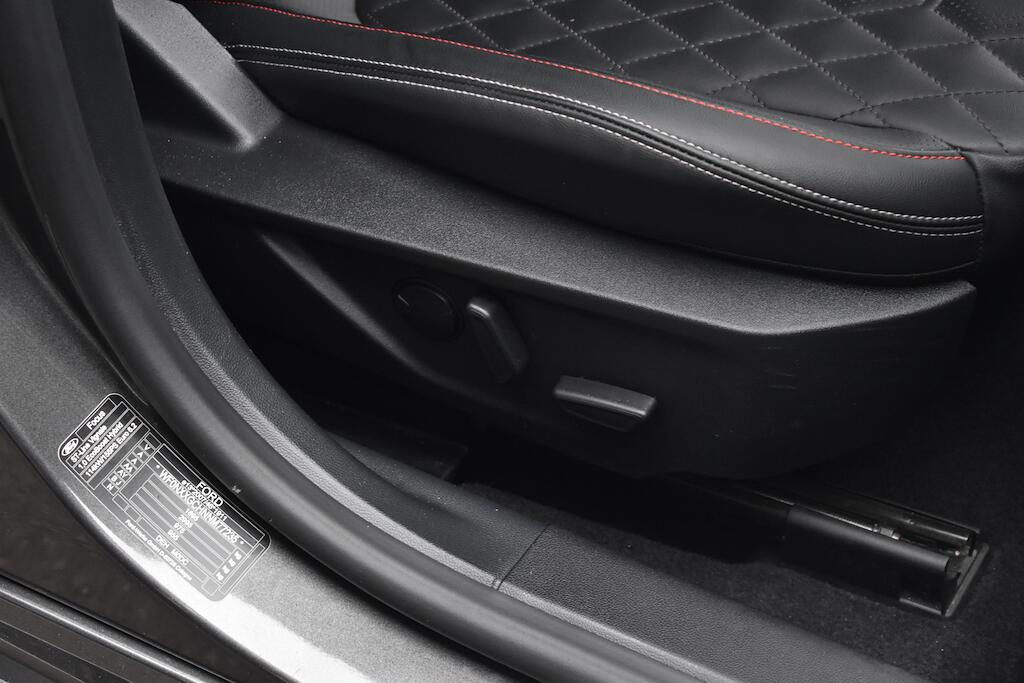 Ford Focus view 26