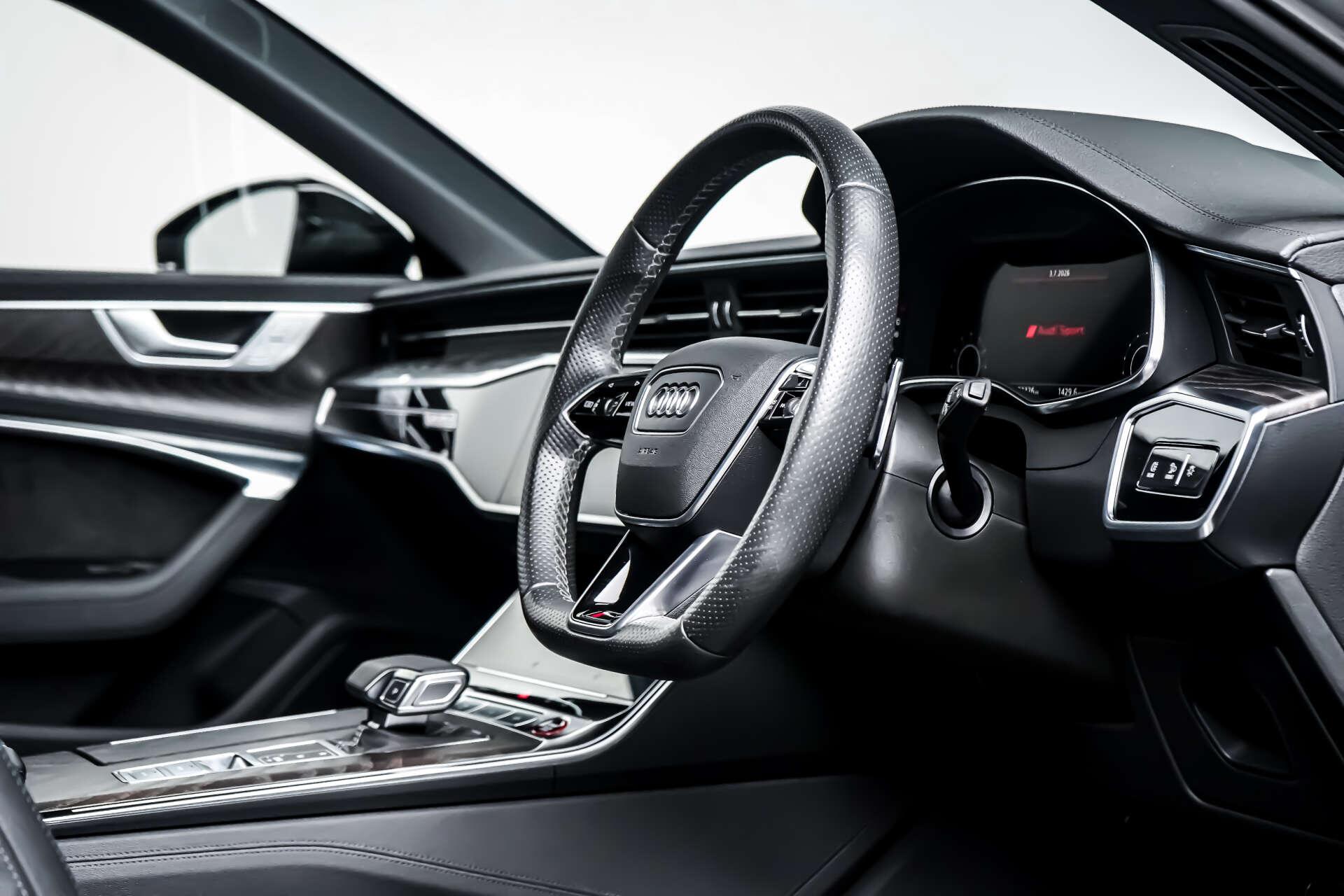 Audi RS6 Avant view 10