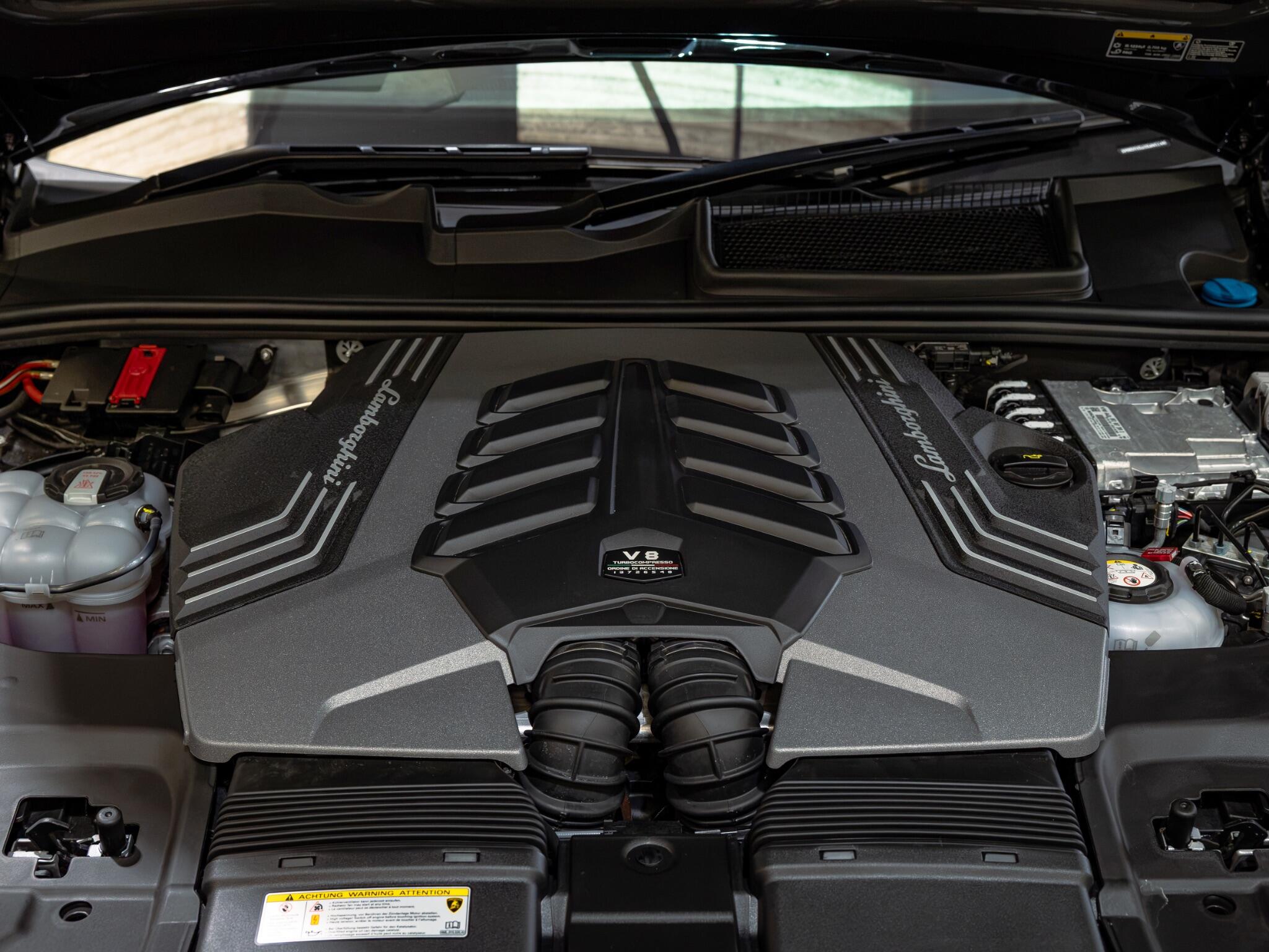 Lamborghini Urus view 34
