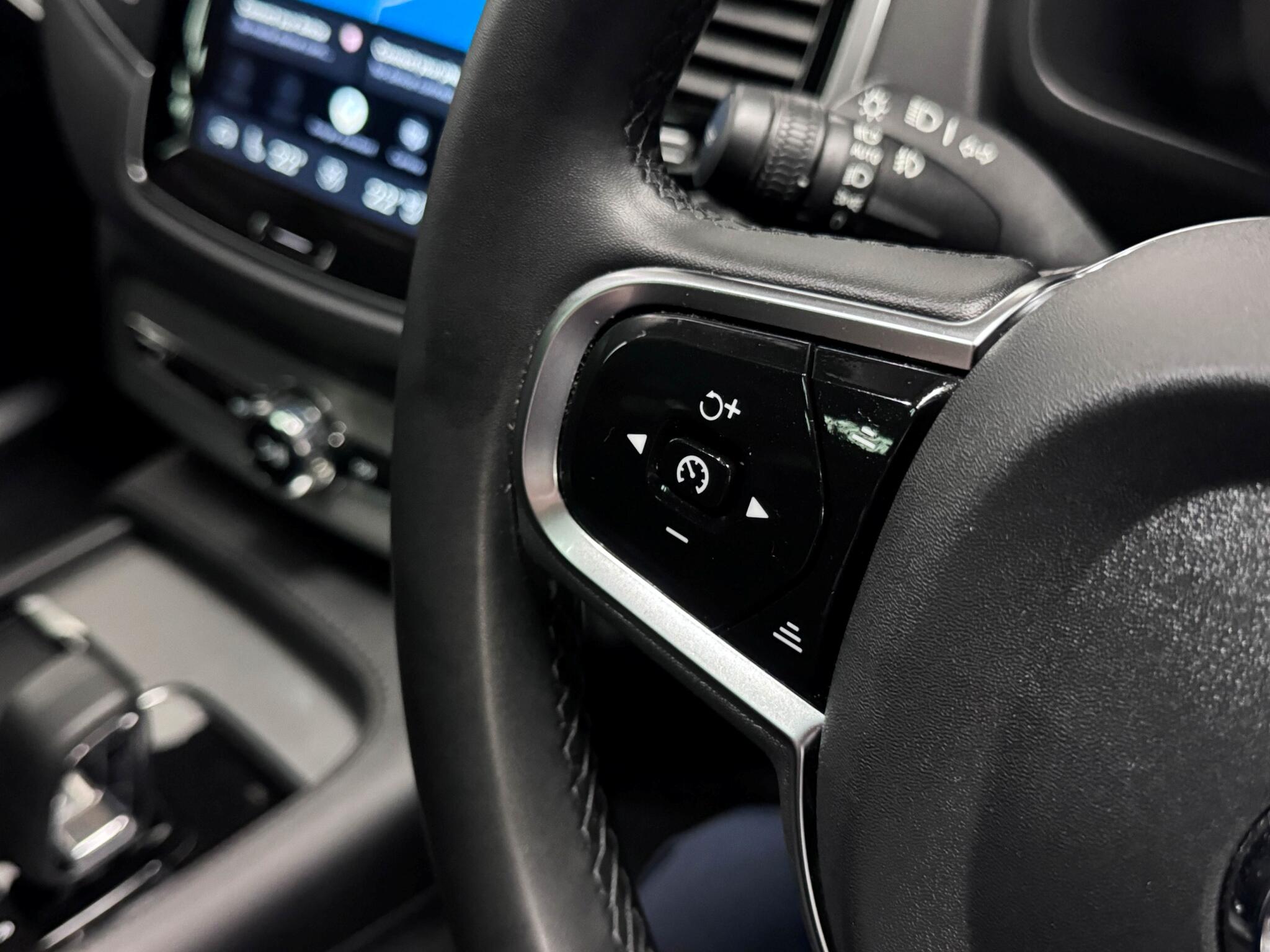 Volvo XC90 view 21