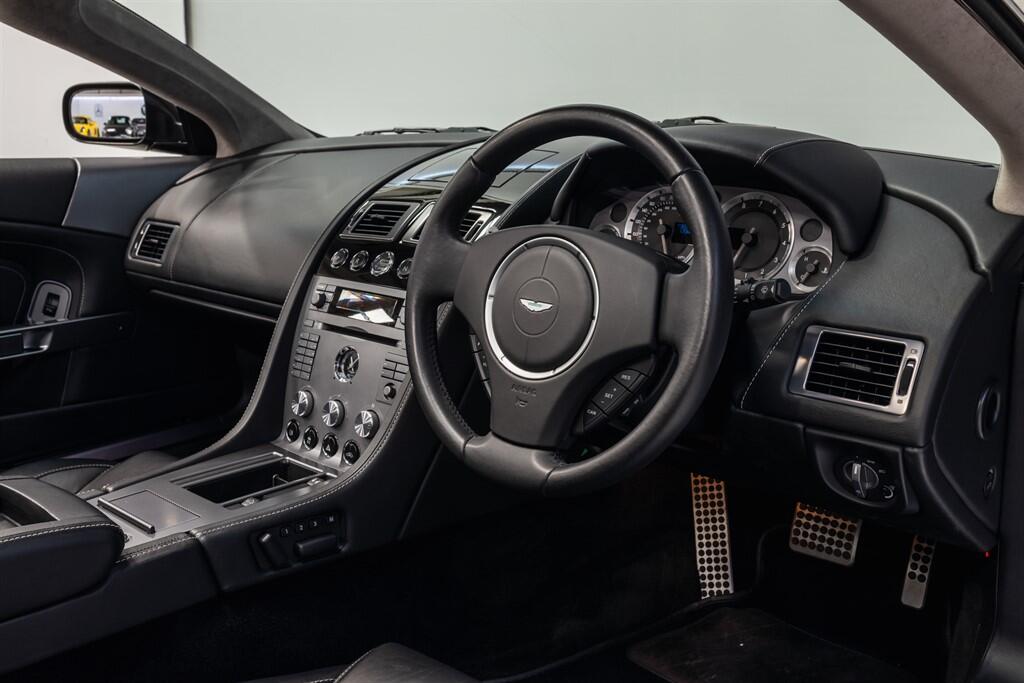 Aston Martin DB9 view 15