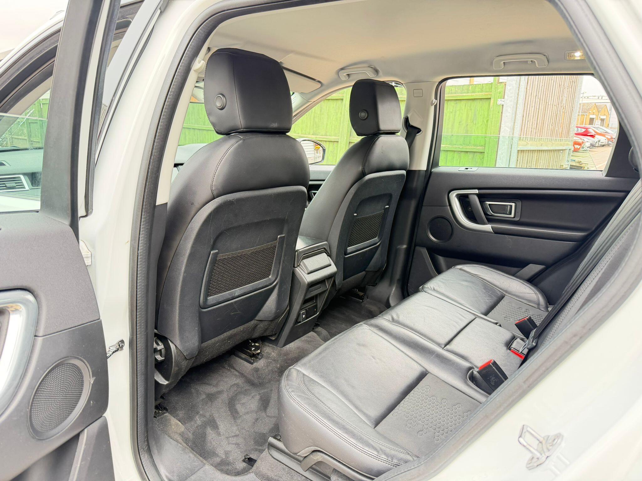 Land Rover Discovery Sport view 19