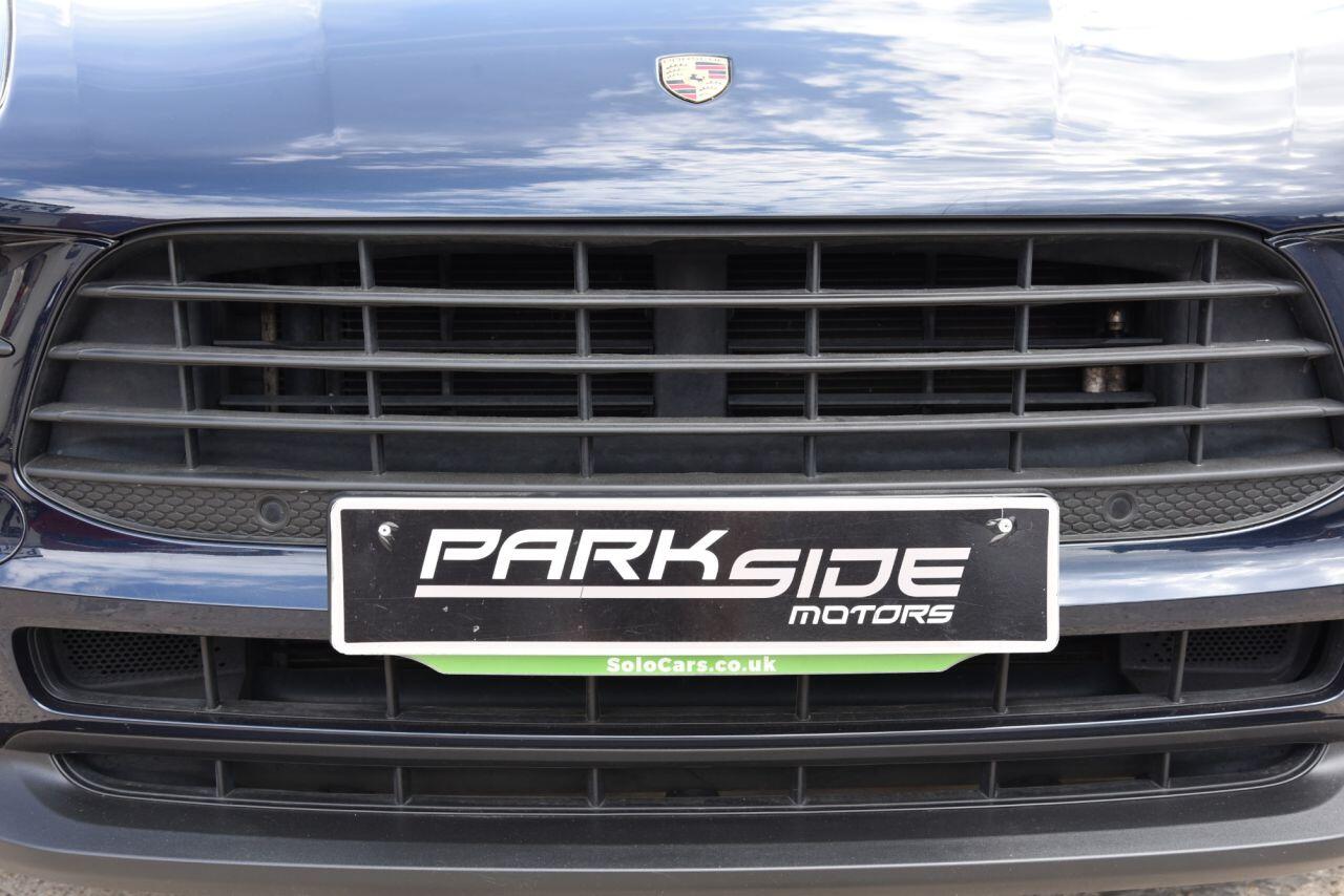 Porsche Macan view 14
