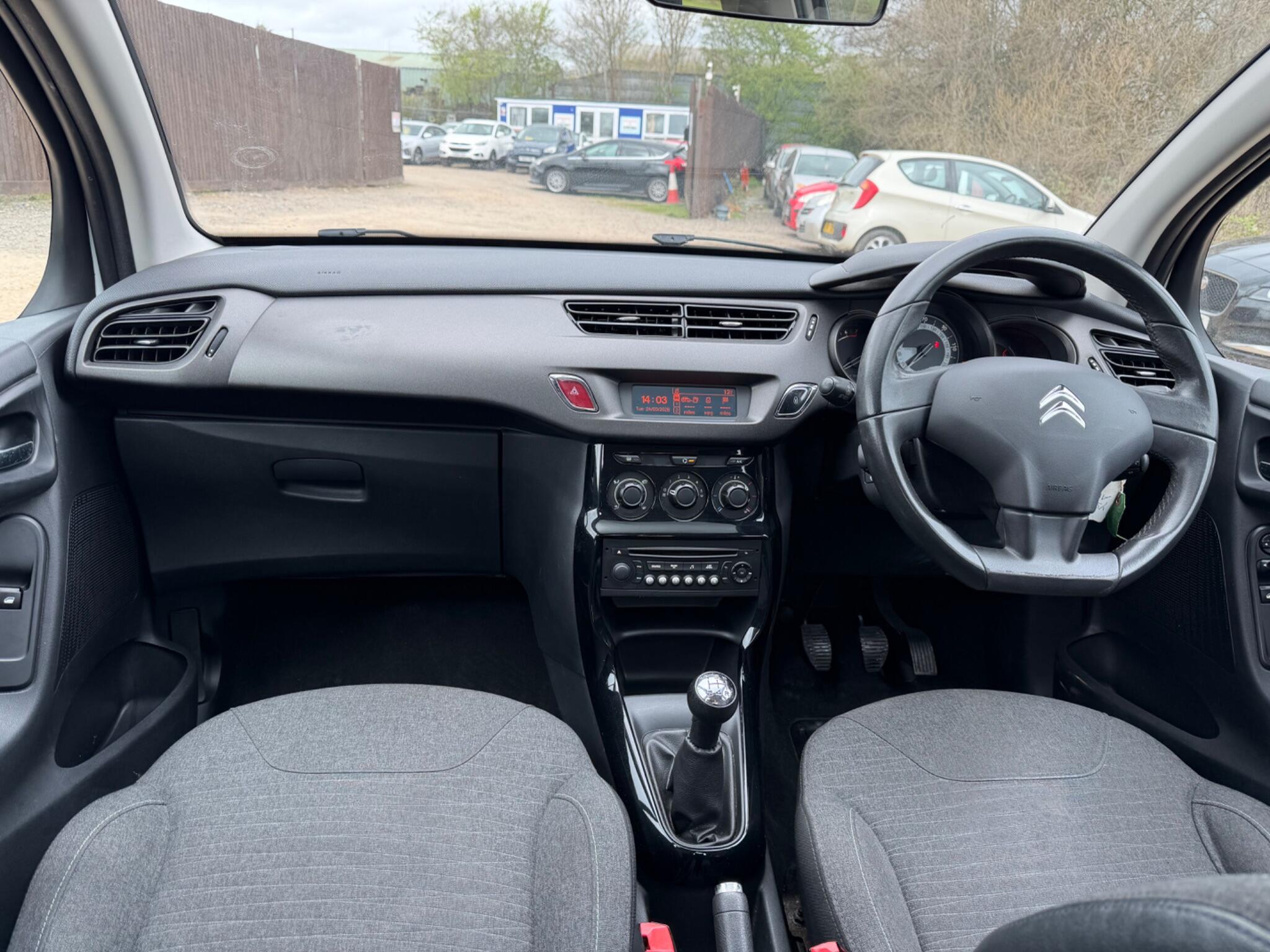 2015 Citroen C3 1.2 PureTech Selection Euro 6 5dr image 17