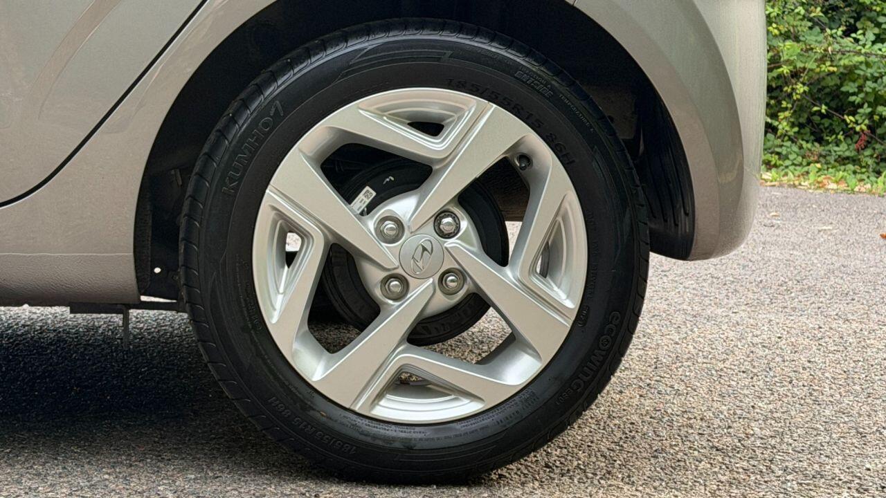 Hyundai i10 view 33