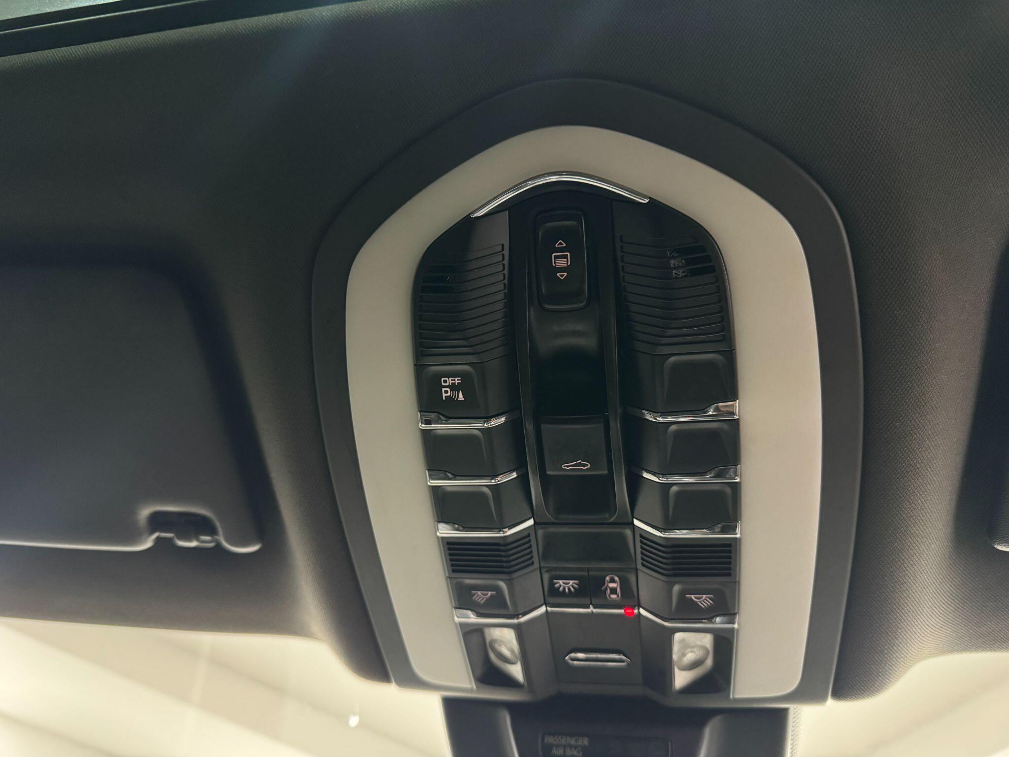 Porsche Macan view 44
