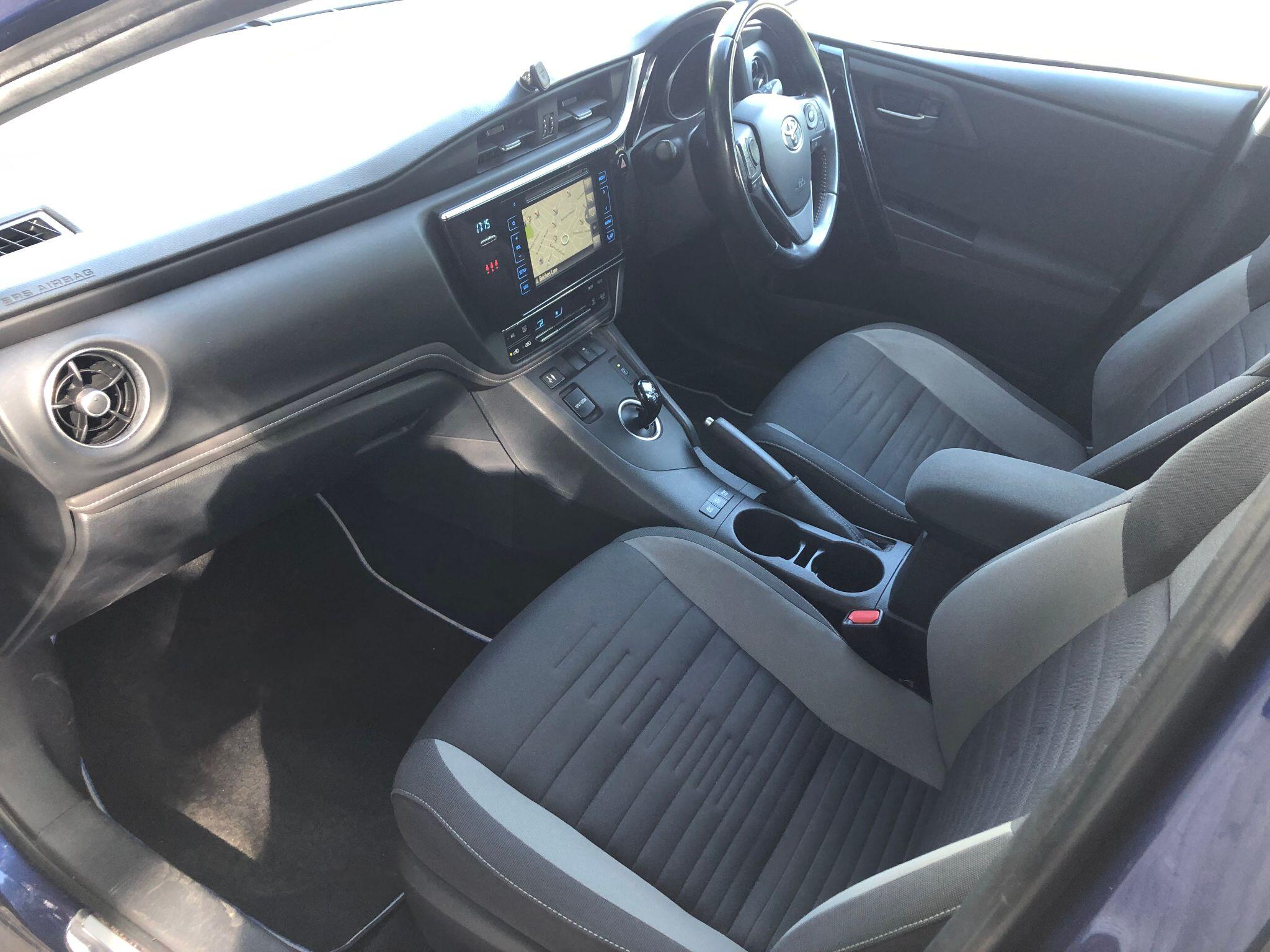 Toyota Auris view 13