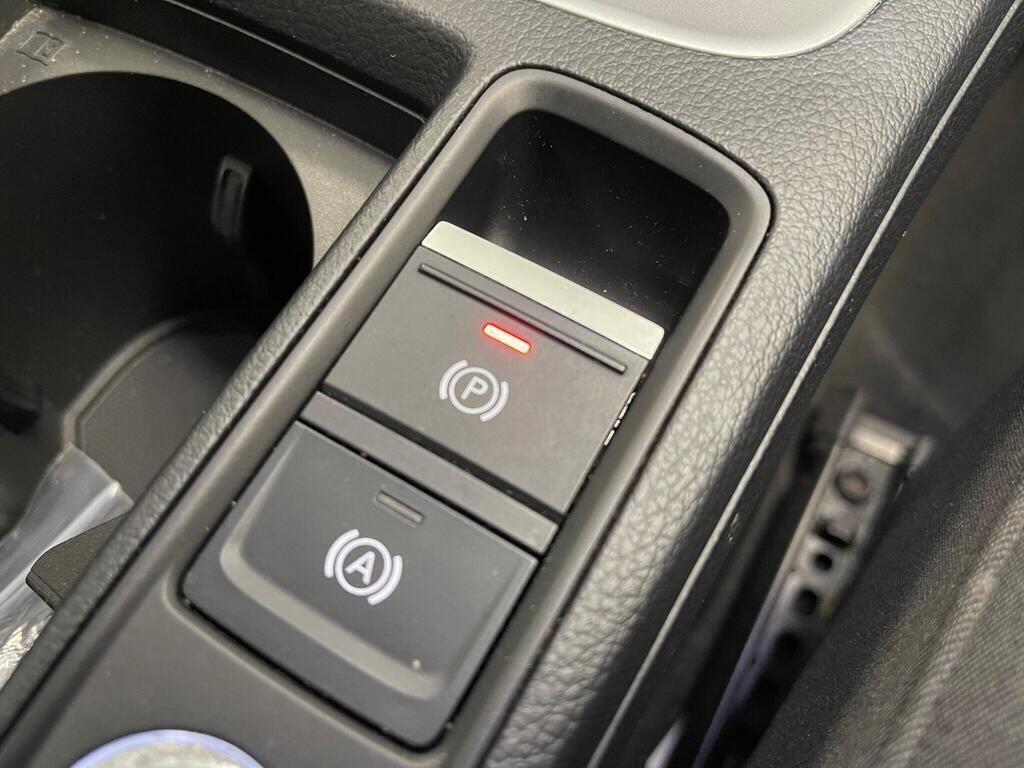 Audi Q3 view 12