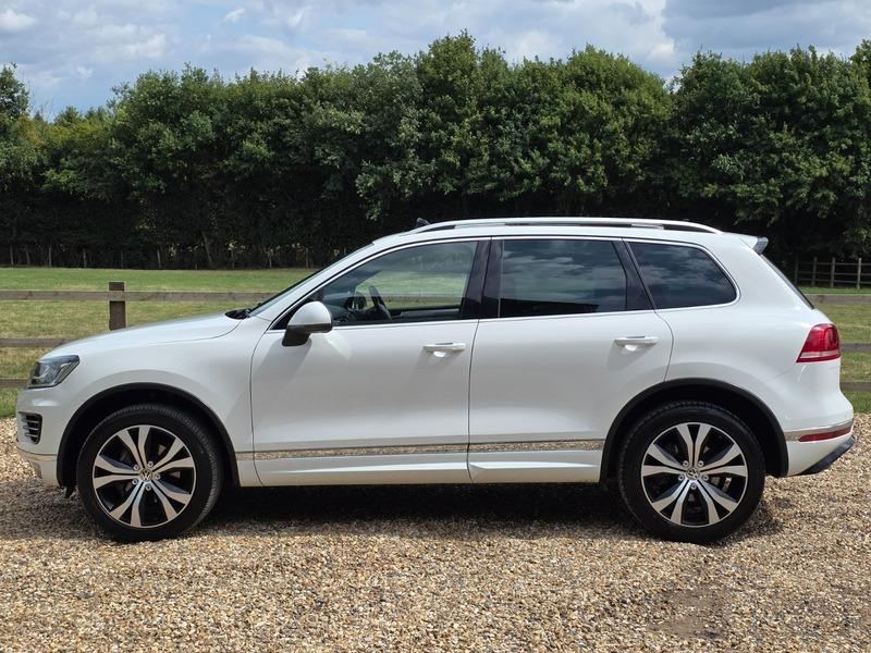 2015 Volkswagen Touareg image 2