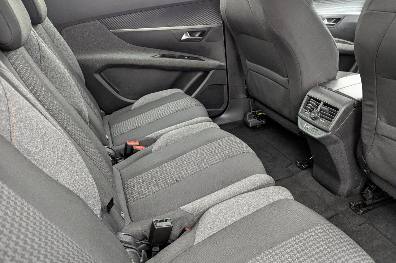 Peugeot 5008 view 18