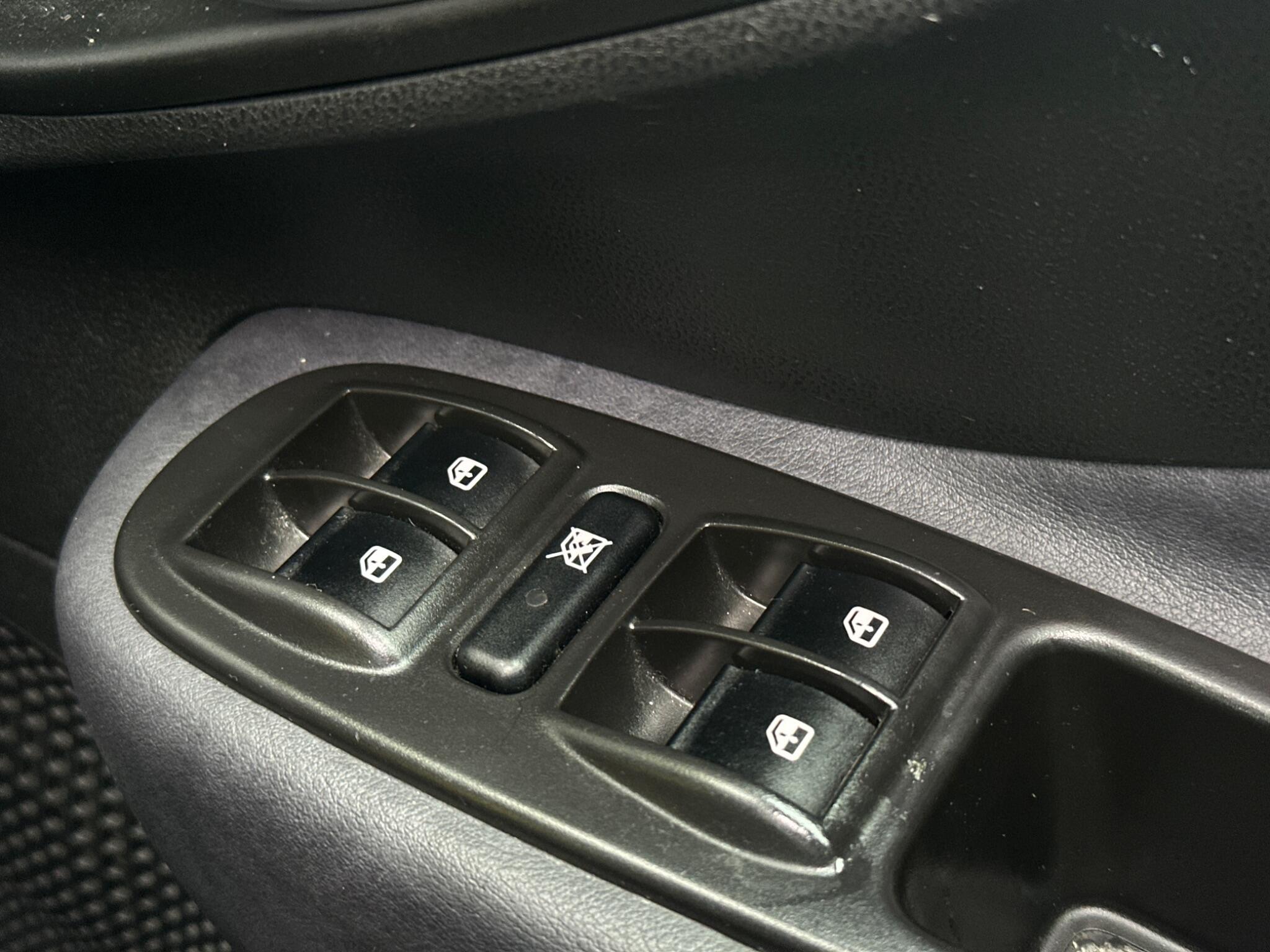 Fiat 500L view 44
