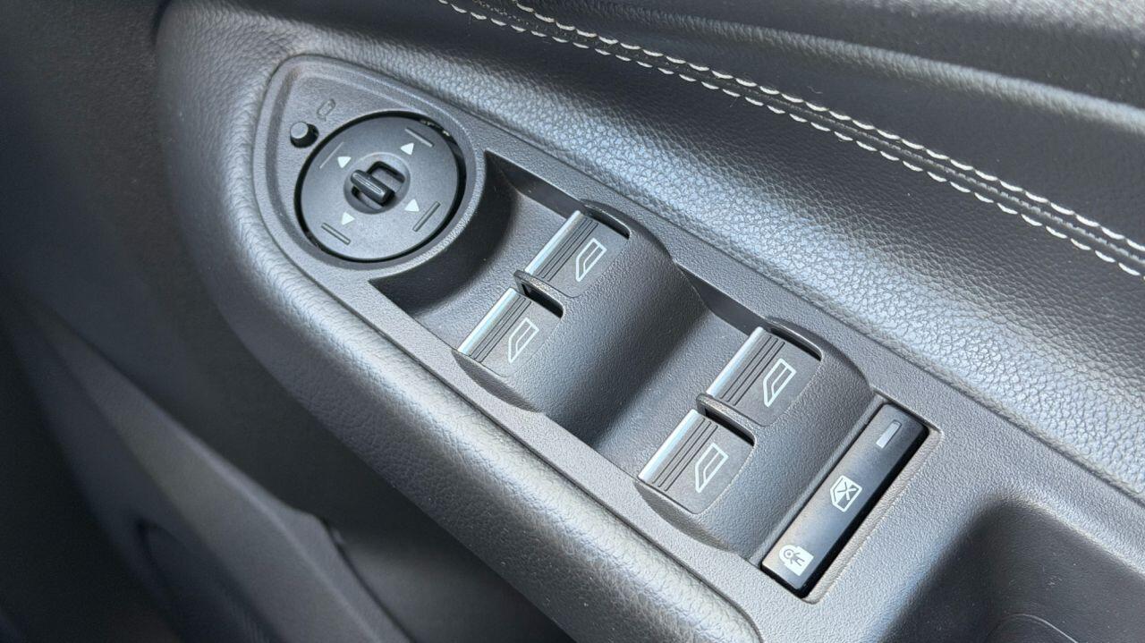 Ford C-Max view 32
