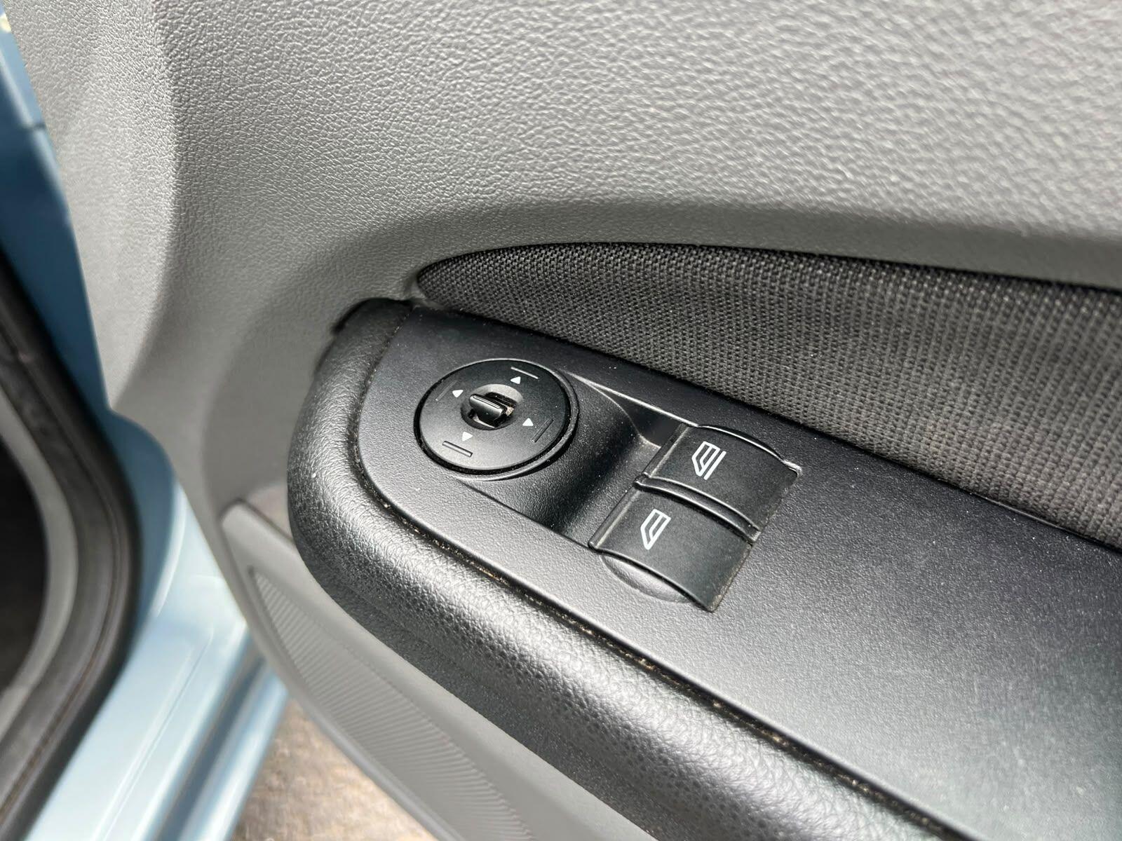 Ford Focus view 31