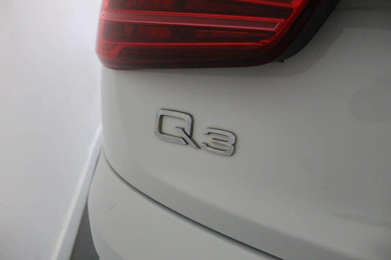 Audi Q3 view 16