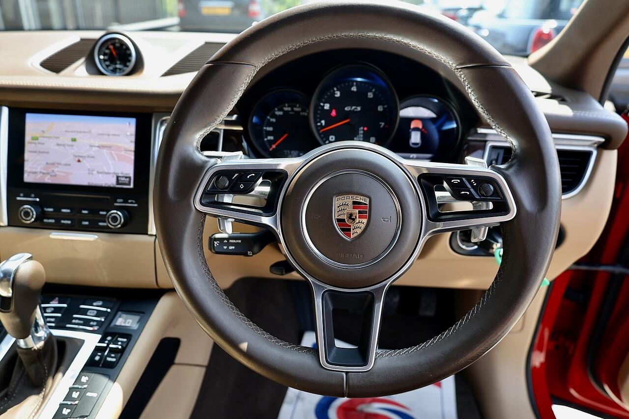 Porsche Macan view 23