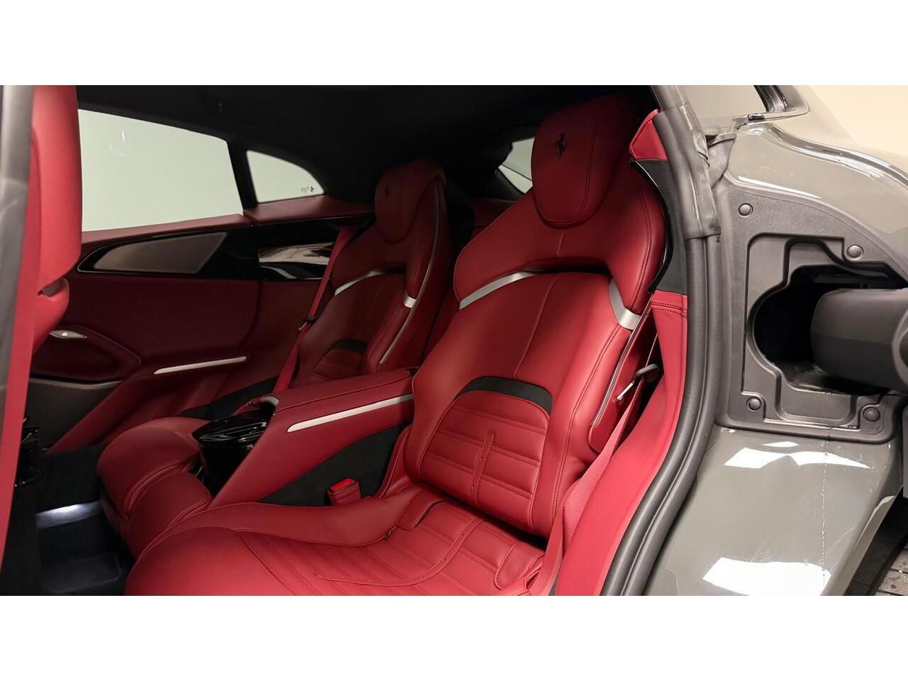 Ferrari Purosangue view 30