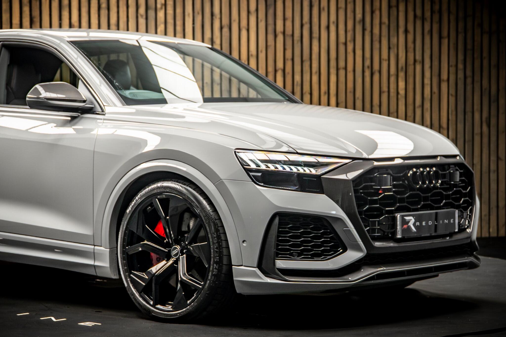 Audi RS Q8 view 9
