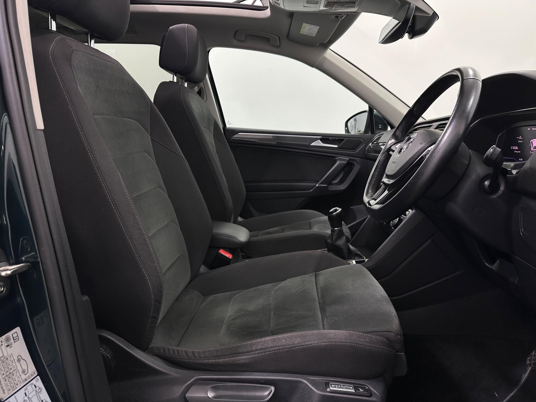 Volkswagen Tiguan Allspace view 32