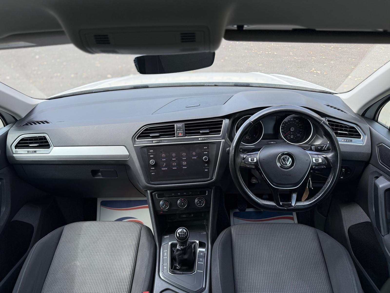 Volkswagen Tiguan view 24