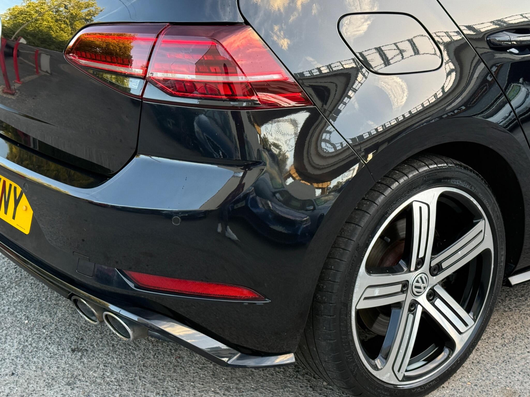 Volkswagen Golf - Image 25
