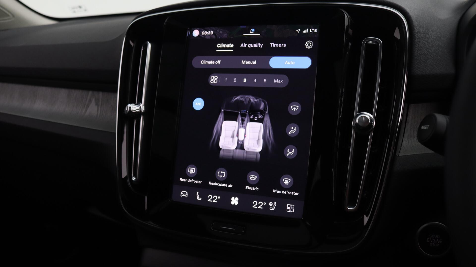 Volvo XC40 view 34