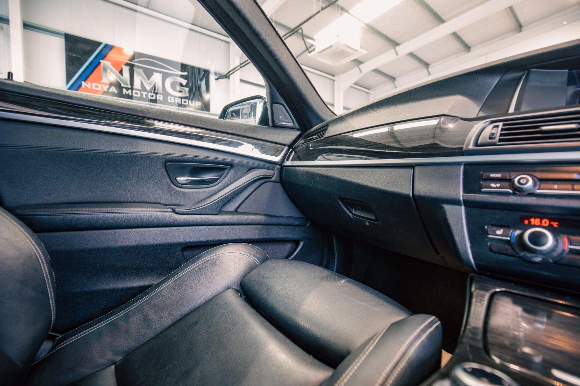 BMW 5 Series view 26