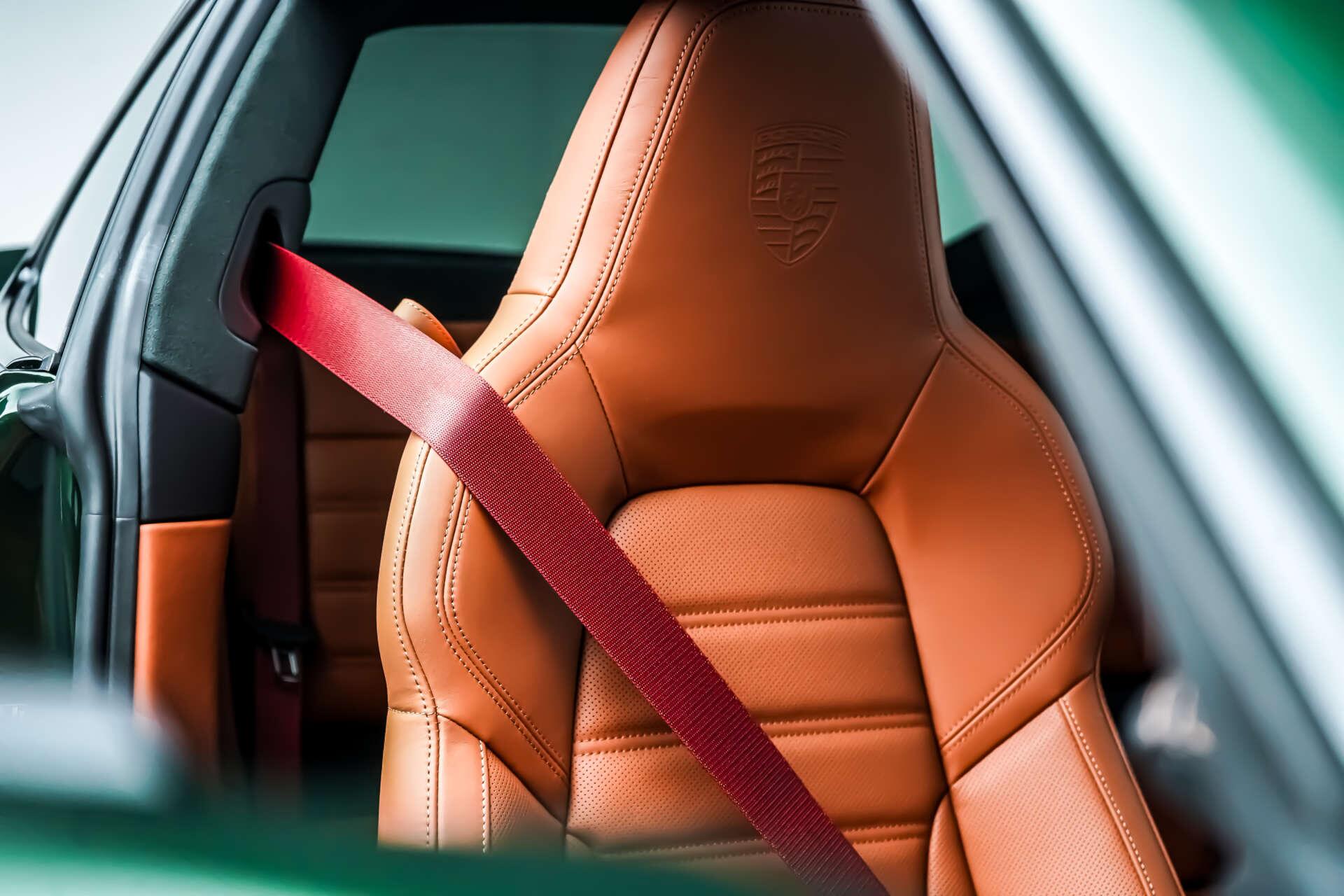Porsche 911 view 7