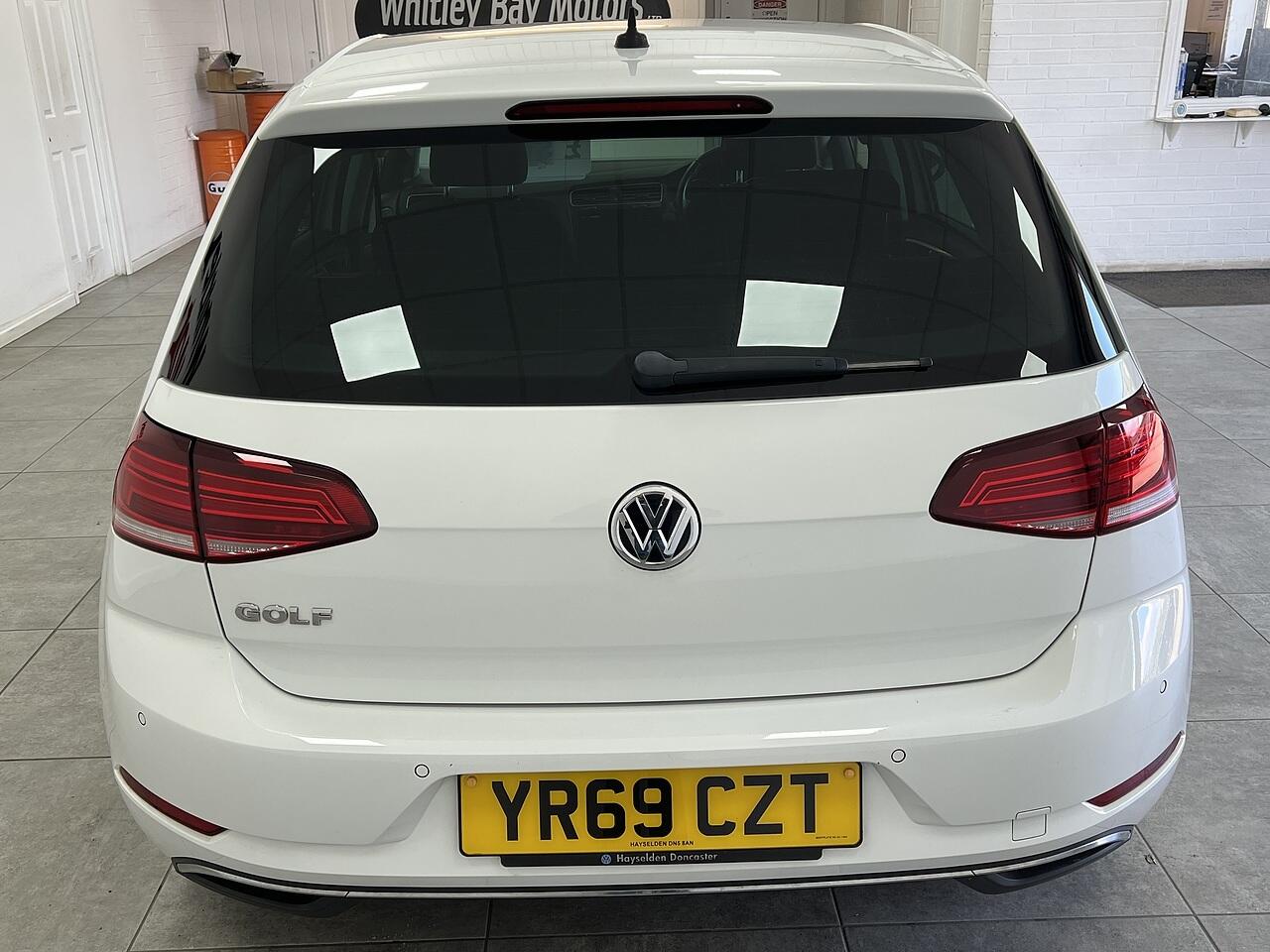 Volkswagen Golf view 4