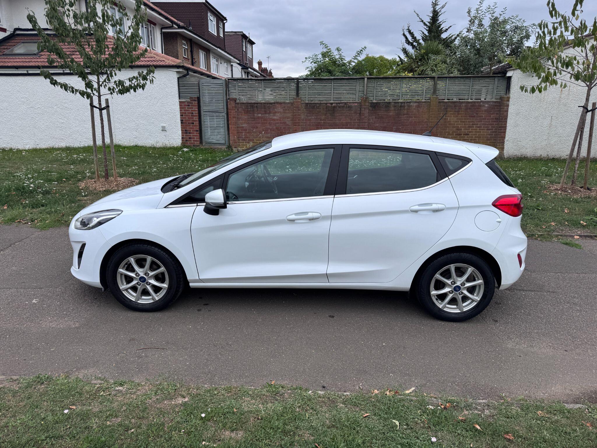 2017 Ford Fiesta image 14